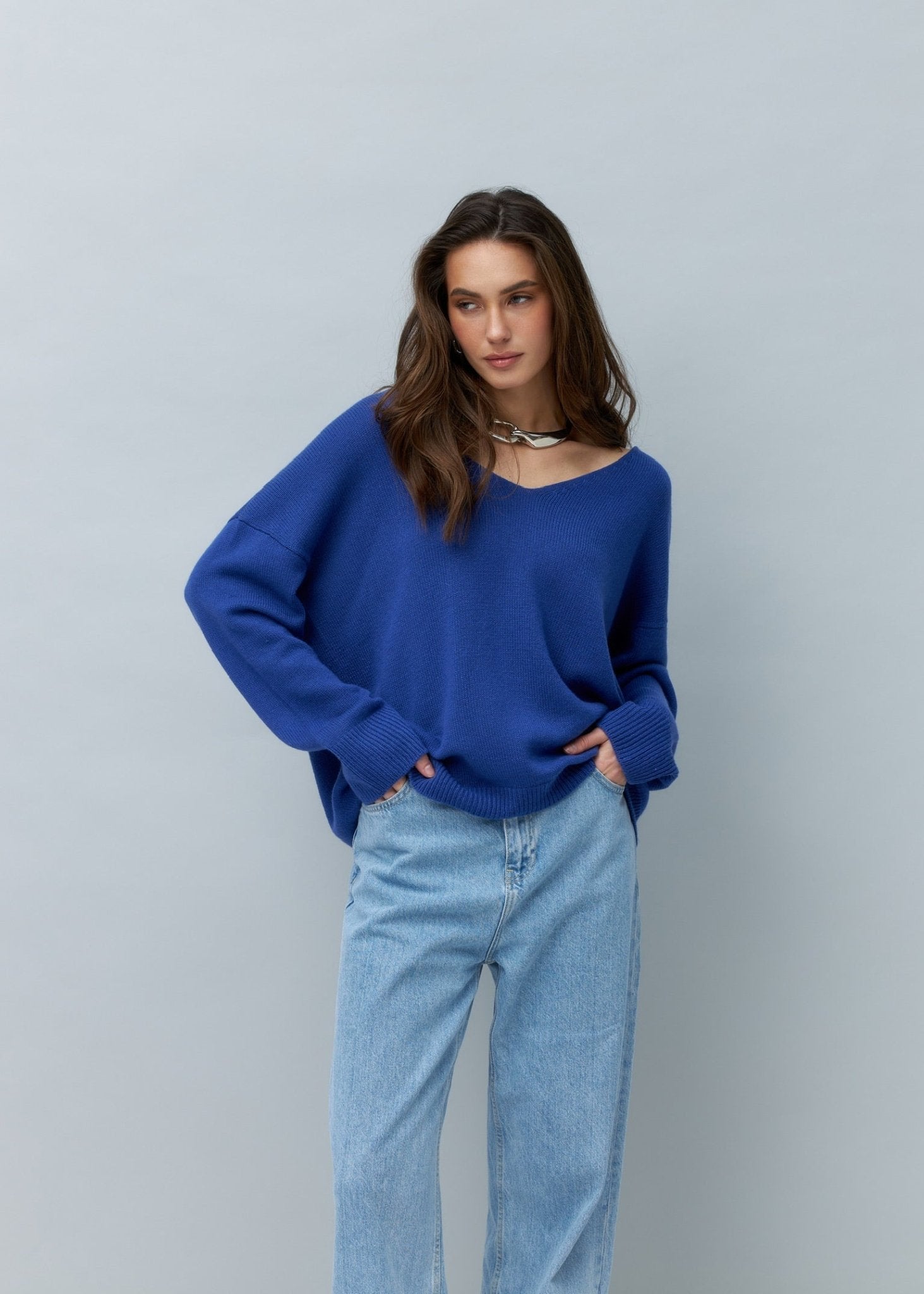 V - Neck 100% Cashmere Sweater in Navy - NiSO