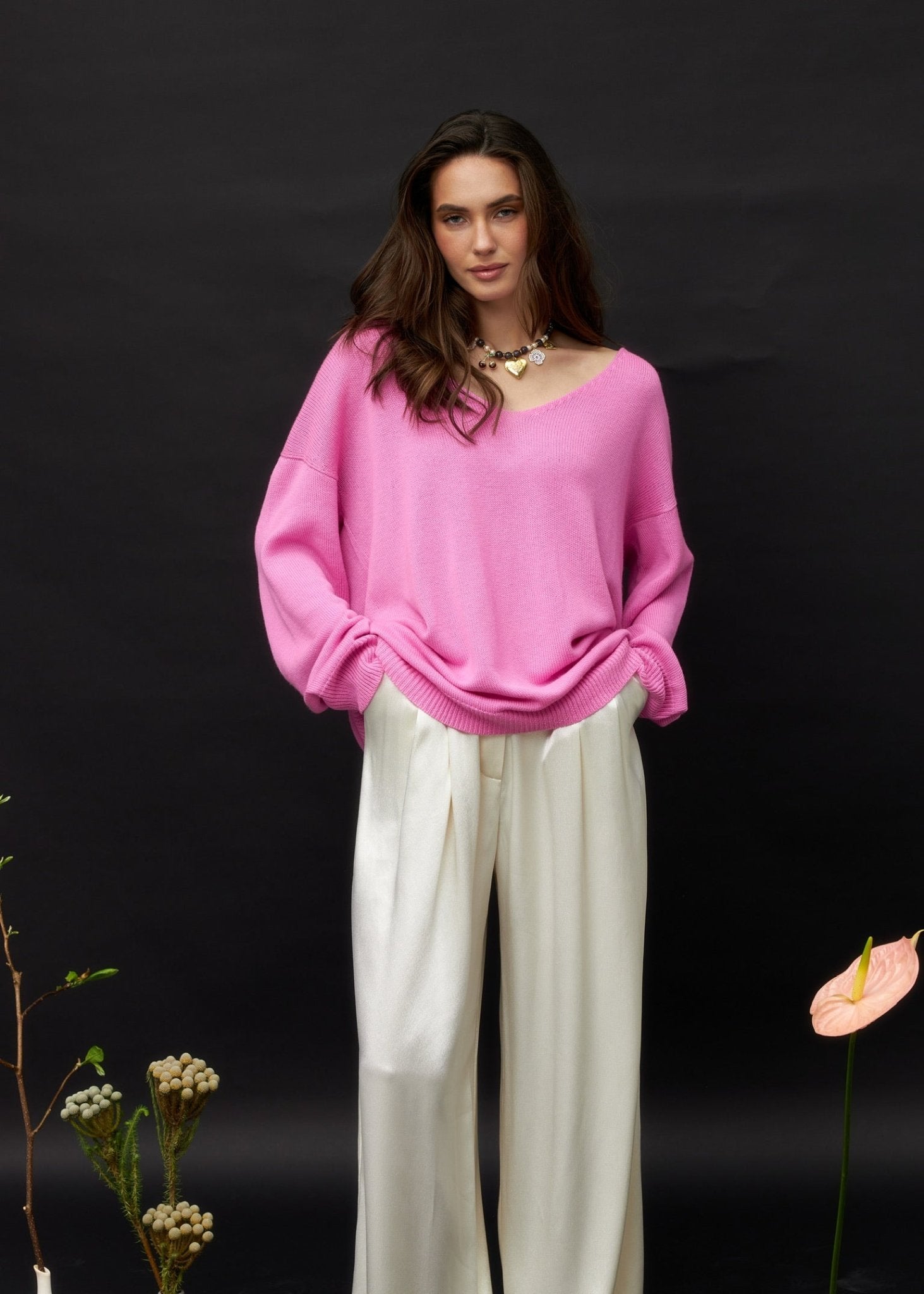 V - Neck 100% Cashmere Sweater in Pink - NiSO