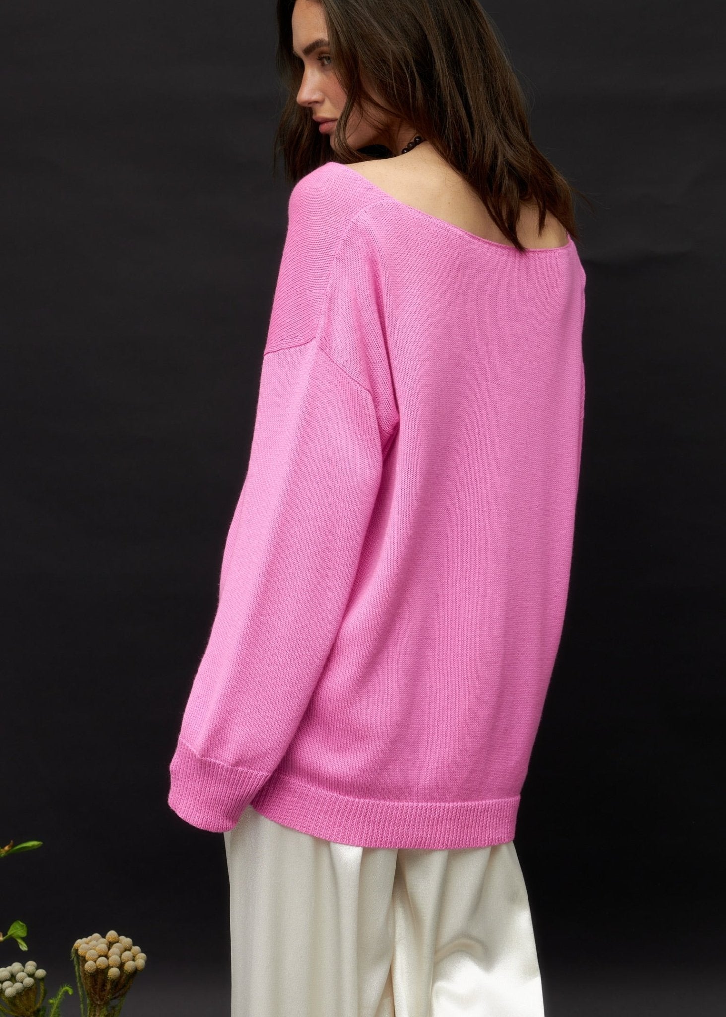 V - Neck 100% Cashmere Sweater in Pink - NiSO