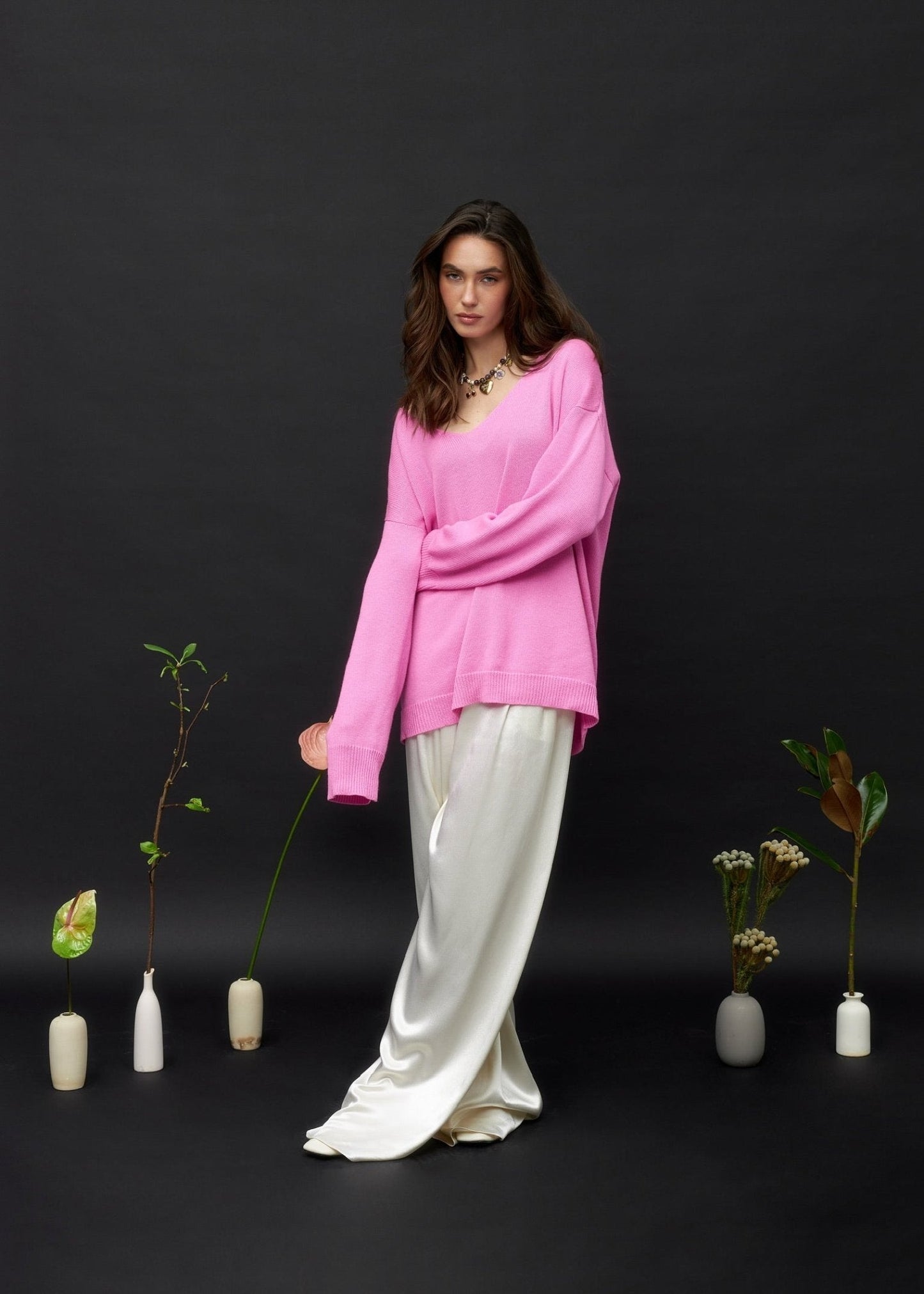 V - Neck 100% Cashmere Sweater in Pink - NiSO