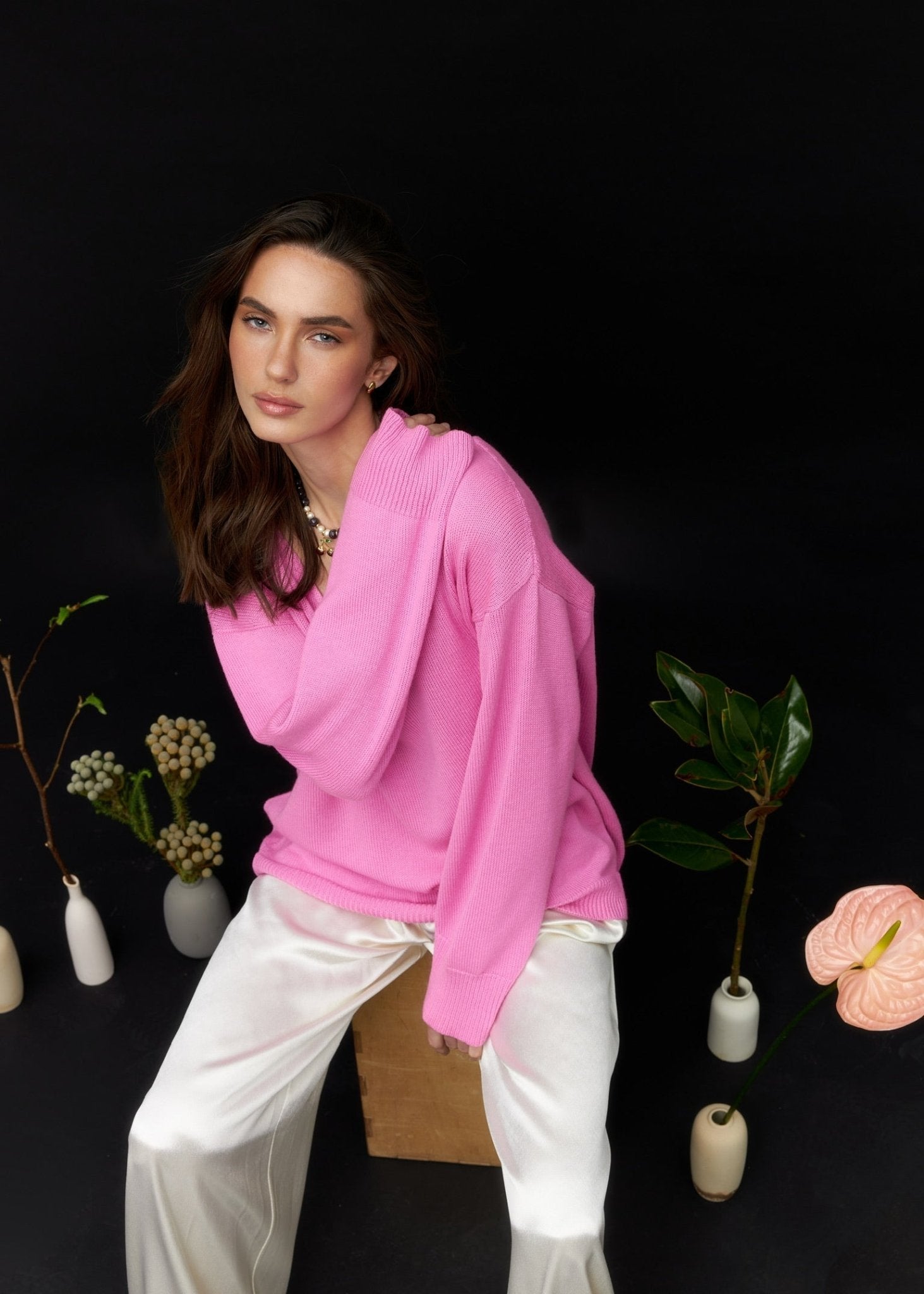 V - Neck 100% Cashmere Sweater in Pink - NiSO