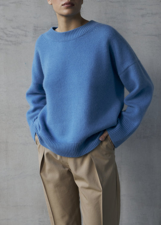 ZORIANA Crew-Neck Cashmere Sweater in Bright Blue - NiSO