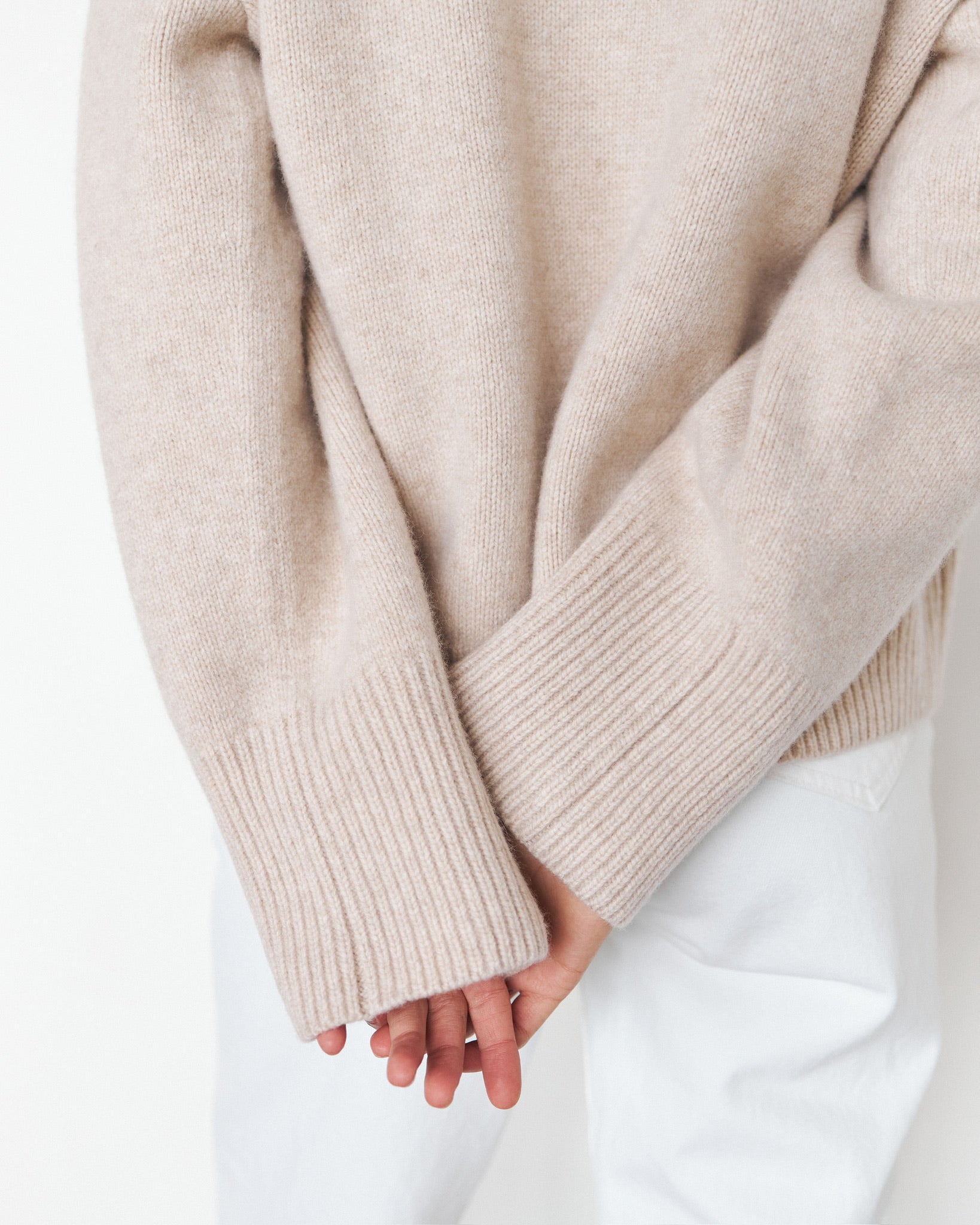Large 100% Cashmere Oversize Sweater with Turtle Neck in Beige - NiSO