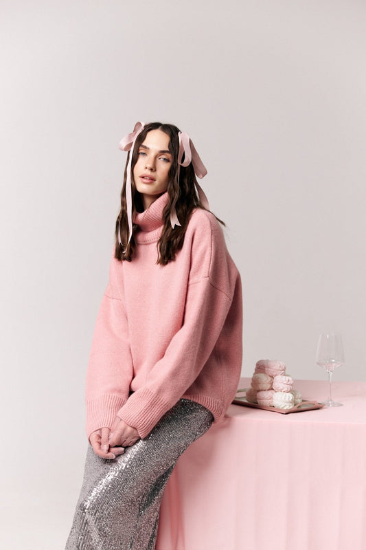 Large 100% Cashmere Oversize Sweater with Turtle Neck in Pink - NiSO