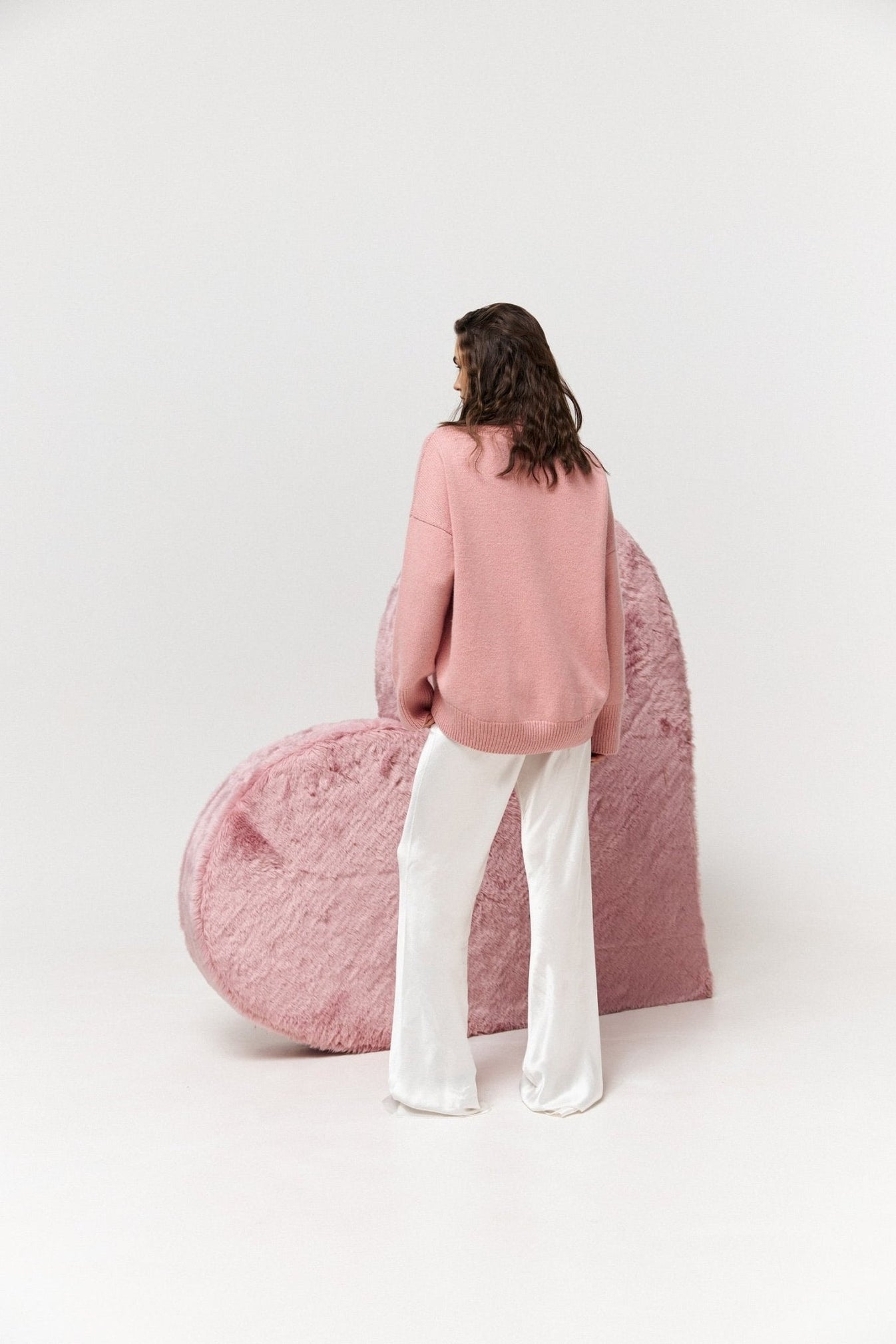 Large 100% Cashmere Oversize Sweater with Turtle Neck in Pink - NiSO