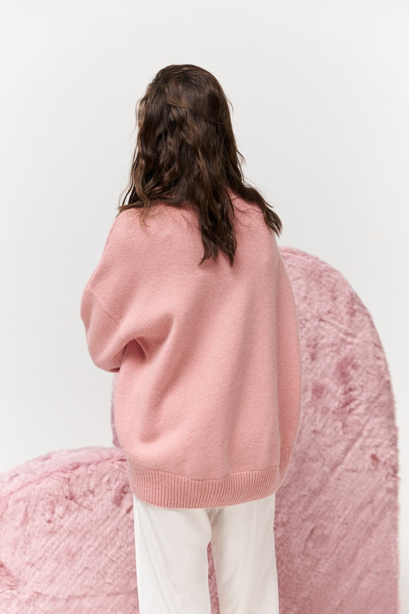 Large 100% Cashmere Oversize Sweater with Turtle Neck in Pink - NiSO