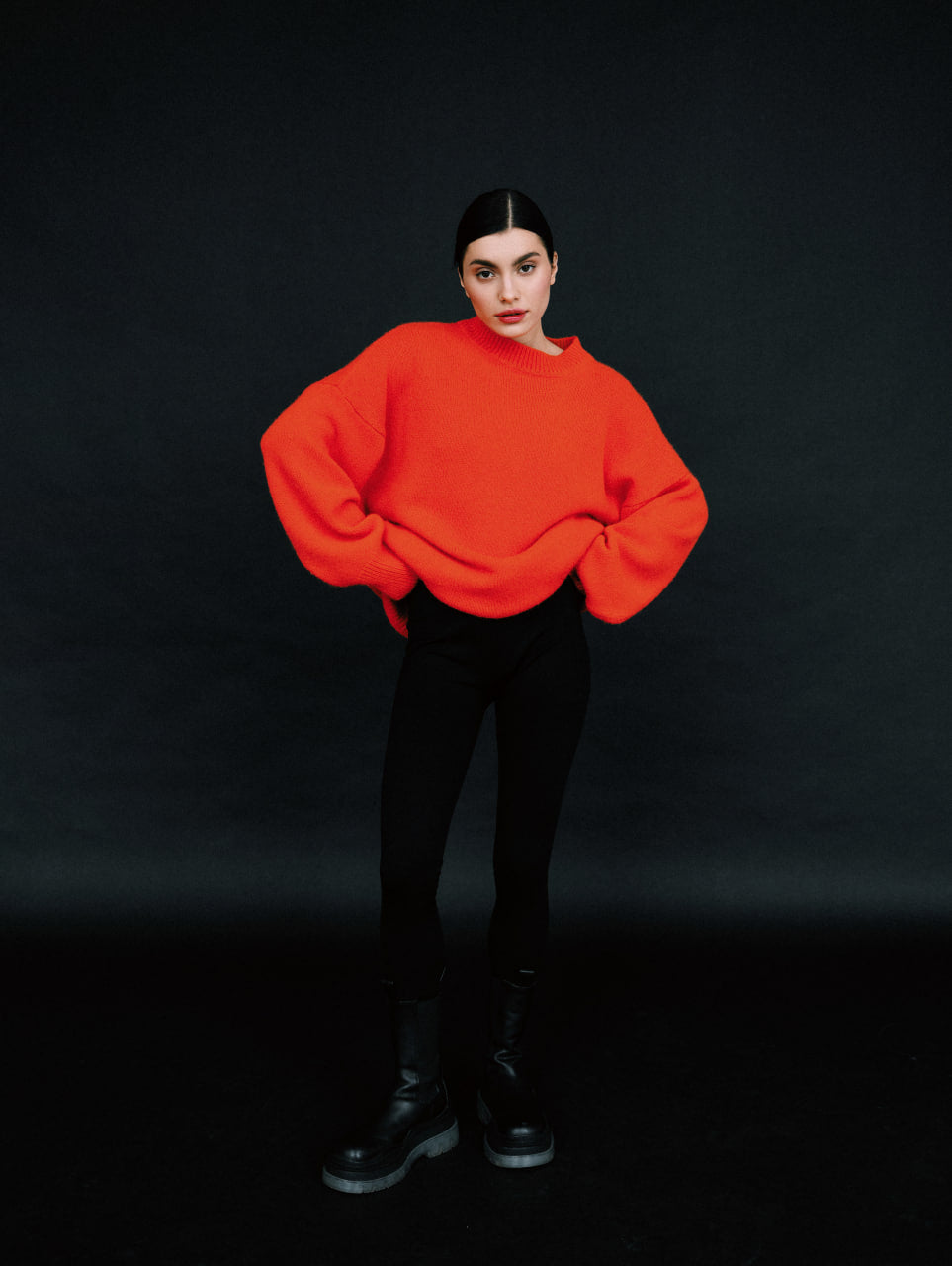 ZORIANA Oversized Cashmere Crew-neck Sweater in Vermilion