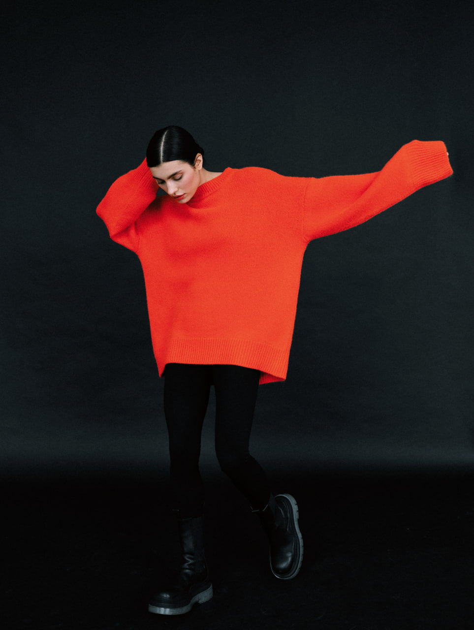 ZORIANA Oversized Cashmere Crew-neck Sweater in Vermilion