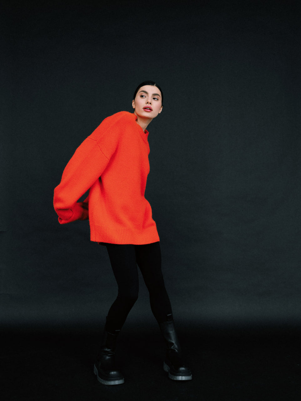 ZORIANA Oversized Cashmere Crew-neck Sweater in Vermilion