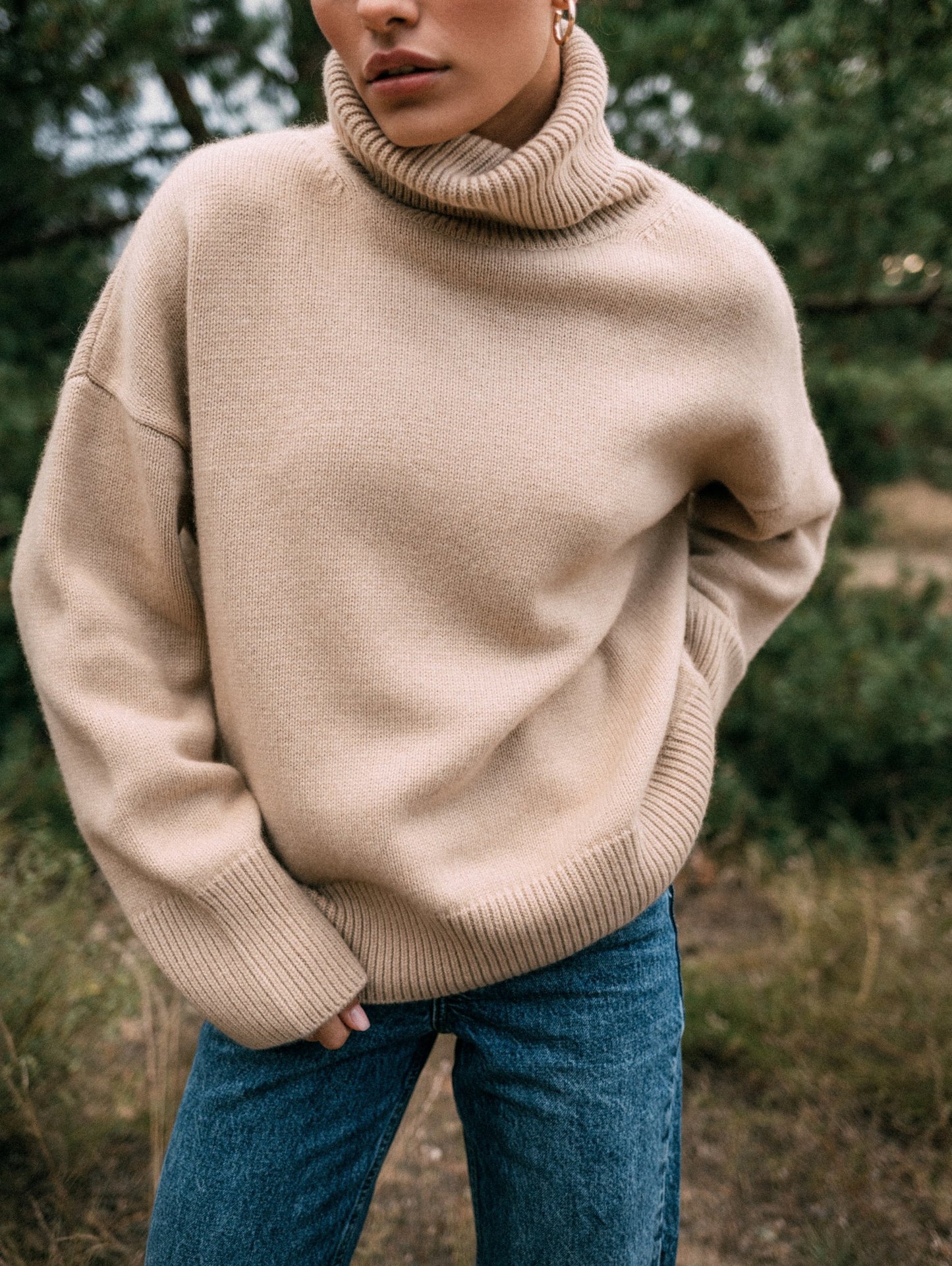 ZORIANA Turtle-Neck Cashmere Sweater in Beige