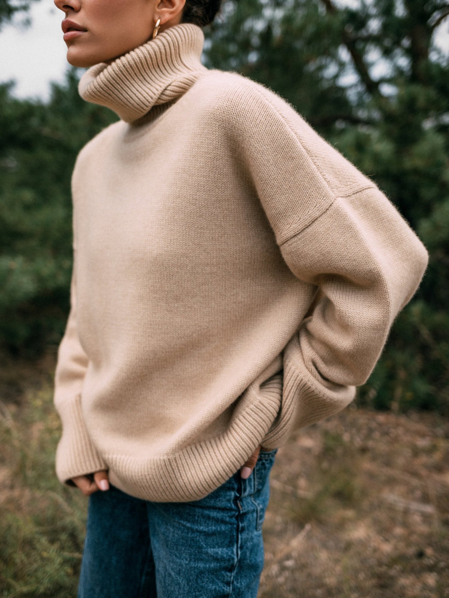 ZORIANA Turtle-Neck Cashmere Sweater in Beige