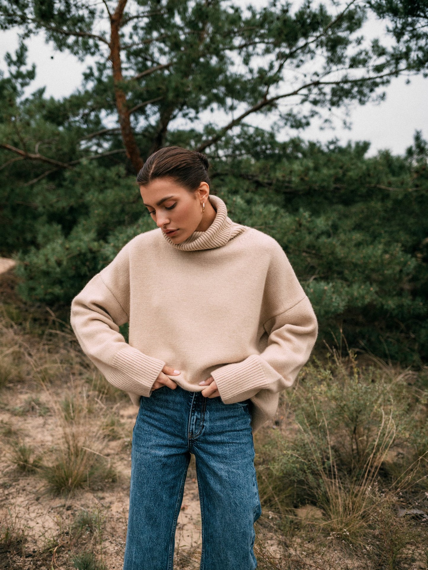 ZORIANA Turtle-Neck Cashmere Sweater in Beige