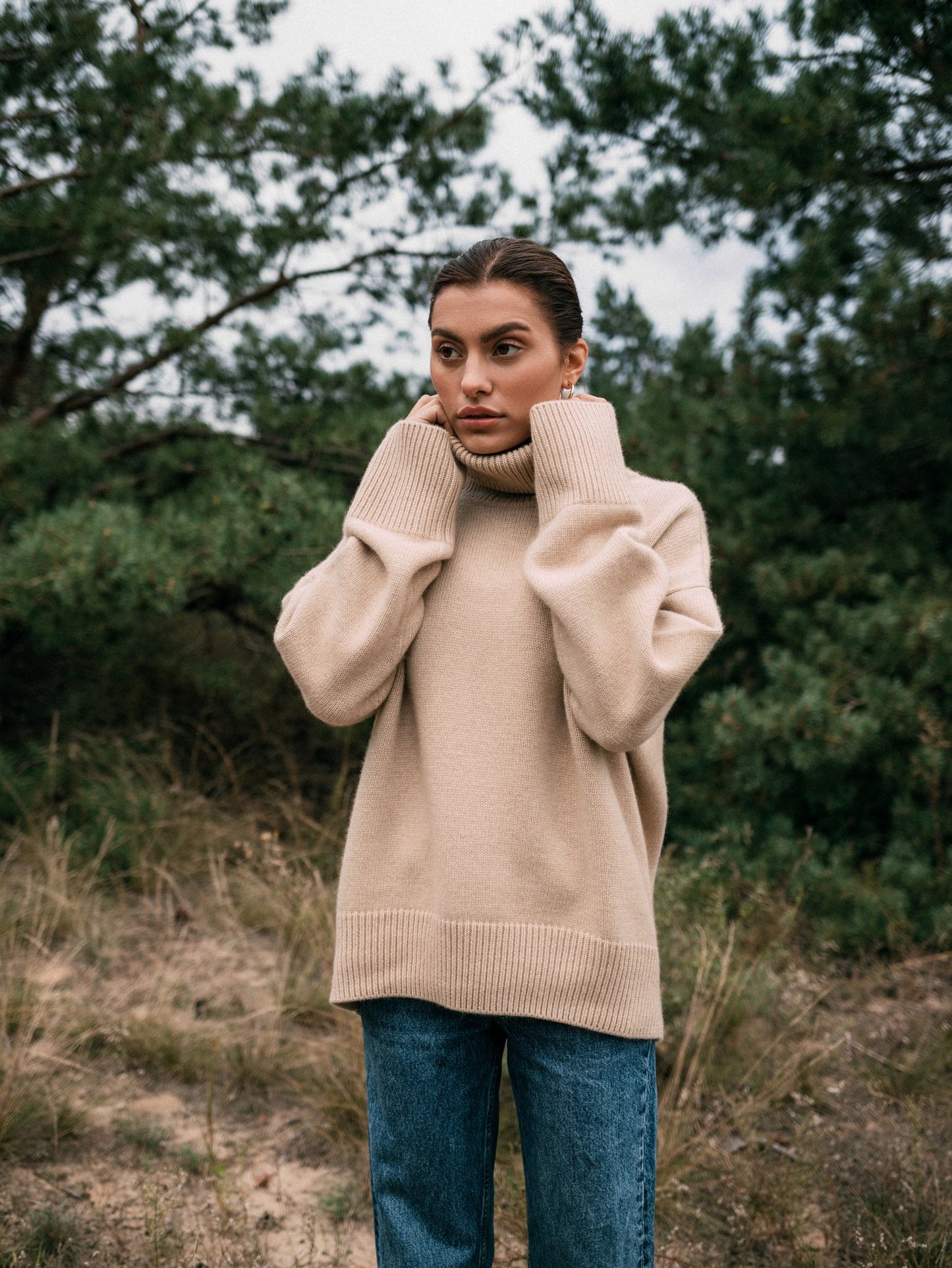 ZORIANA Turtle-Neck Cashmere Sweater in Beige