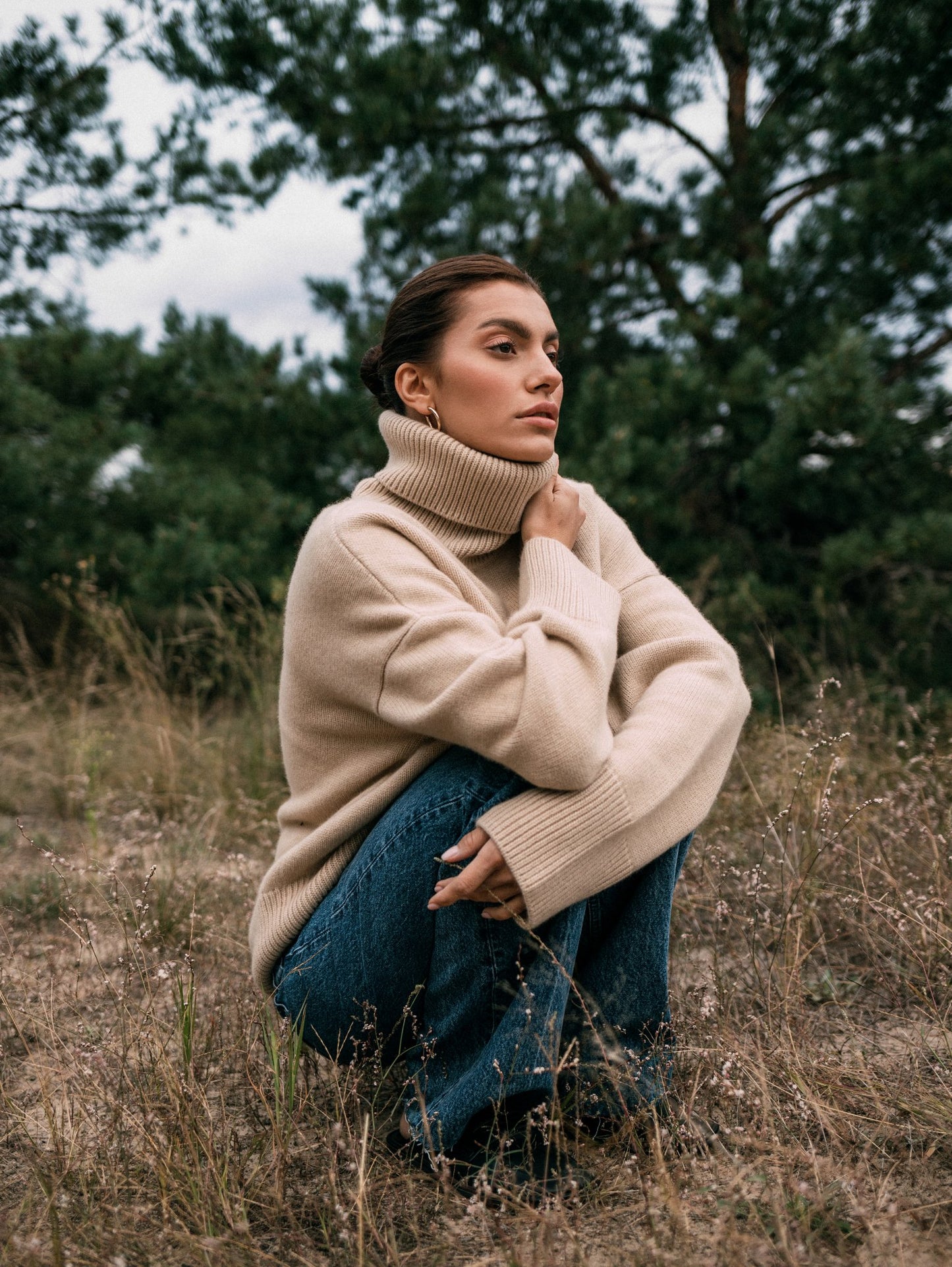 ZORIANA Turtle-Neck Cashmere Sweater in Beige
