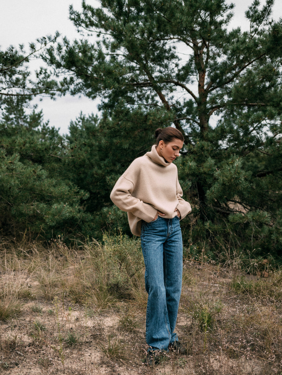 ZORIANA Turtle-Neck Cashmere Sweater in Beige