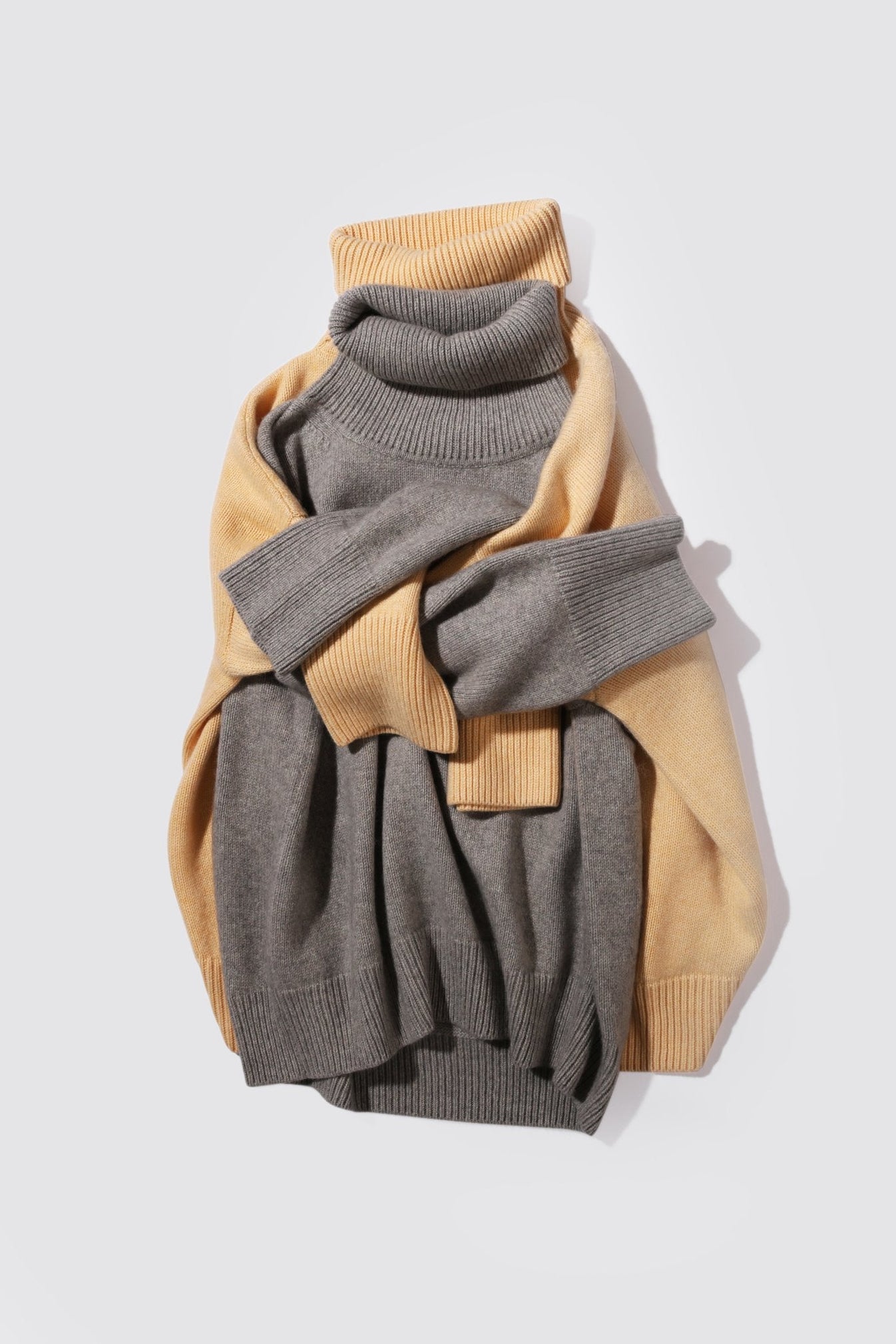 ZORIANA Turtle-Neck Cashmere Sweater in Gray NiSO