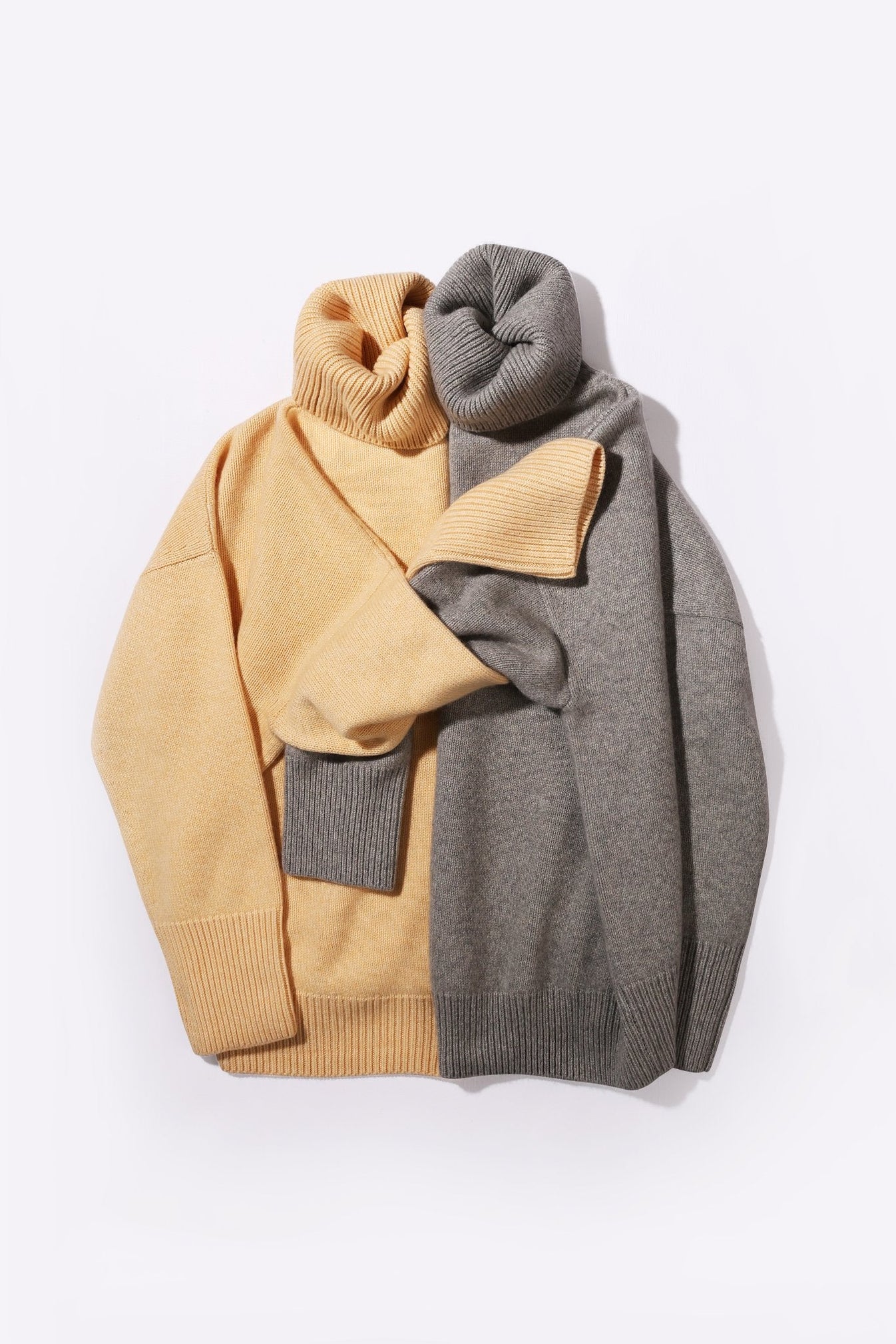ZORIANA Turtle-Neck Cashmere Sweater in Gray NiSO