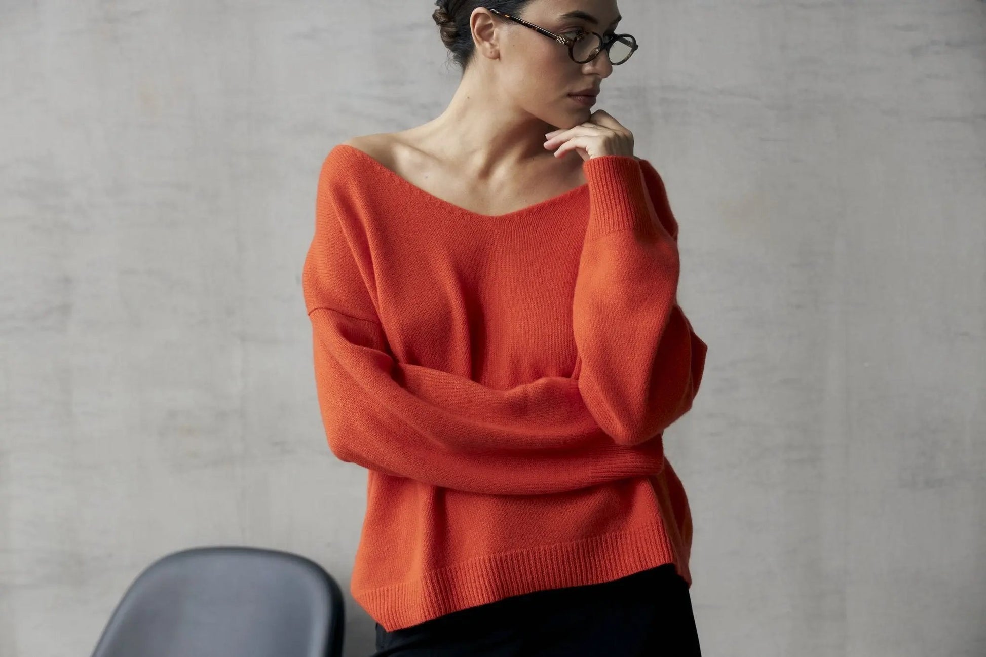 ZHADANA V-Neck Cashmere Sweater in Orange NiSO