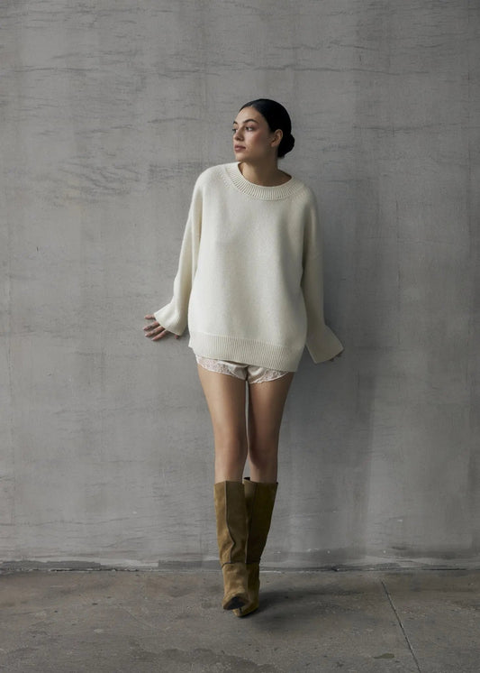 ZORIANA Crew-Neck Cashmere Sweater in White NiSO