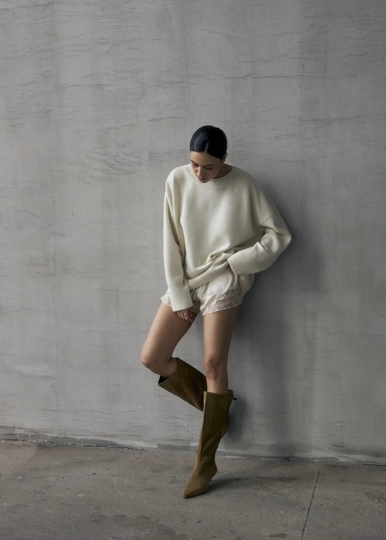 ZORIANA Crew-Neck Cashmere Sweater in White NiSO