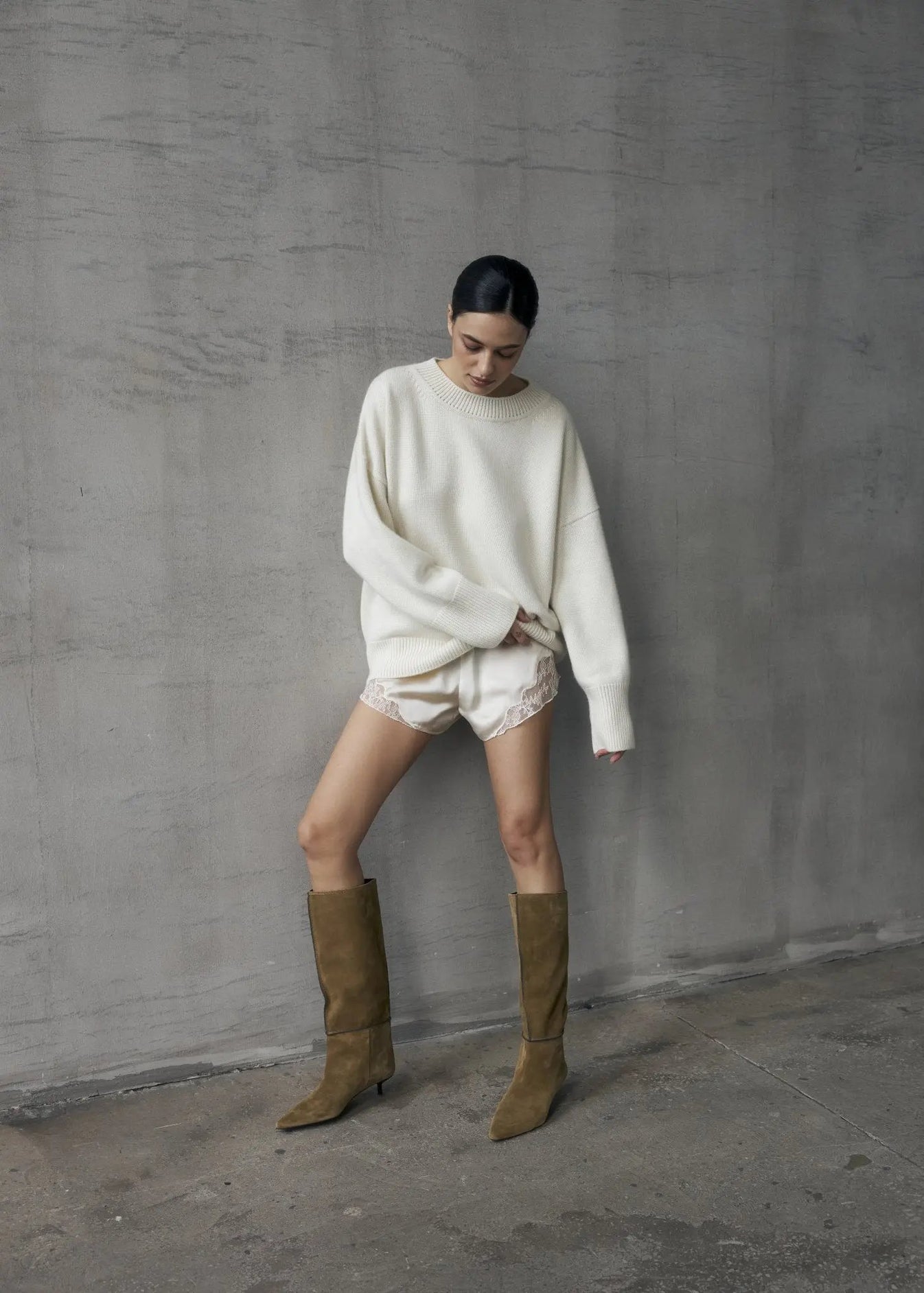 ZORIANA Crew-Neck Cashmere Sweater in White NiSO