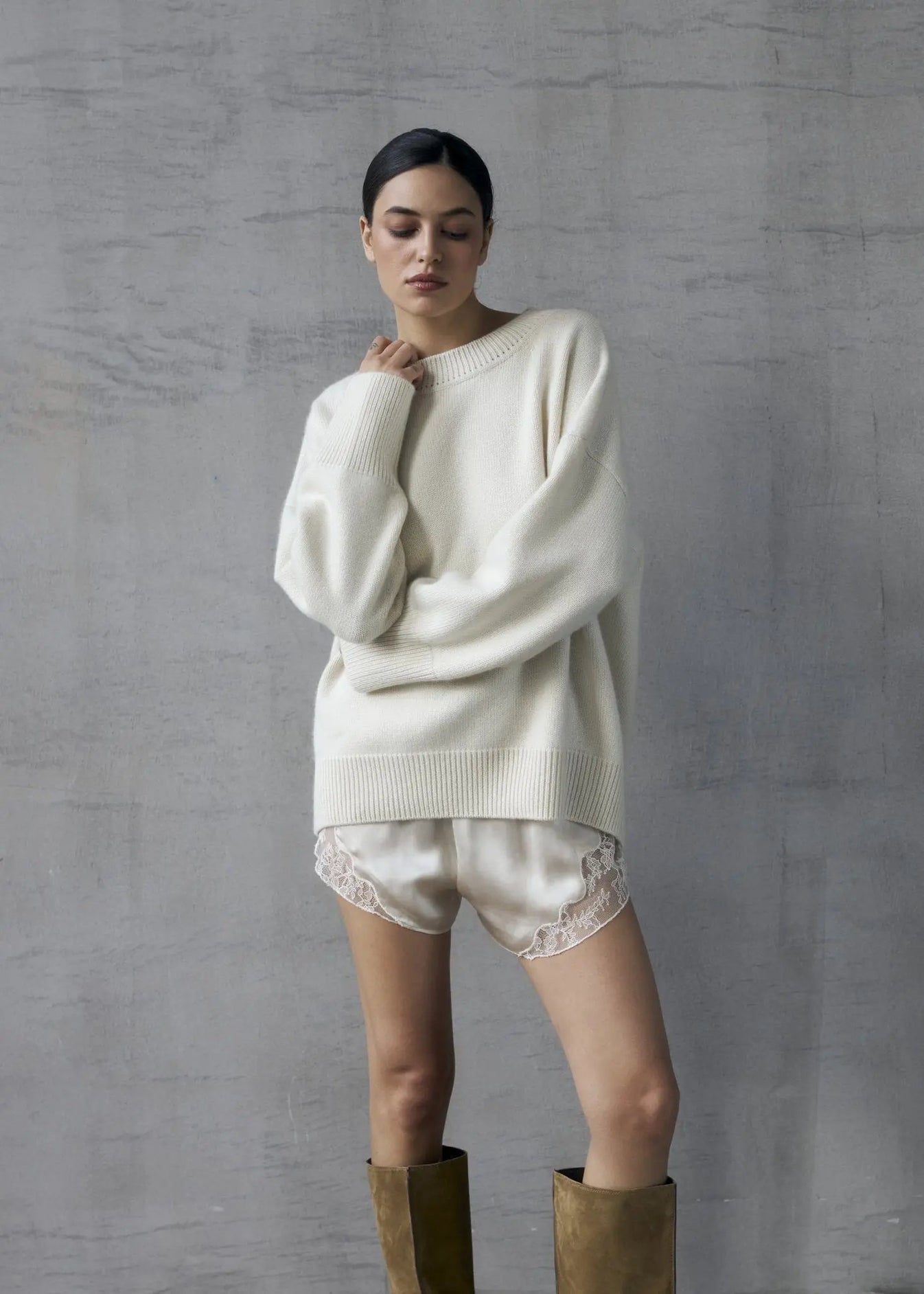 ZORIANA Crew-Neck Cashmere Sweater in White NiSO