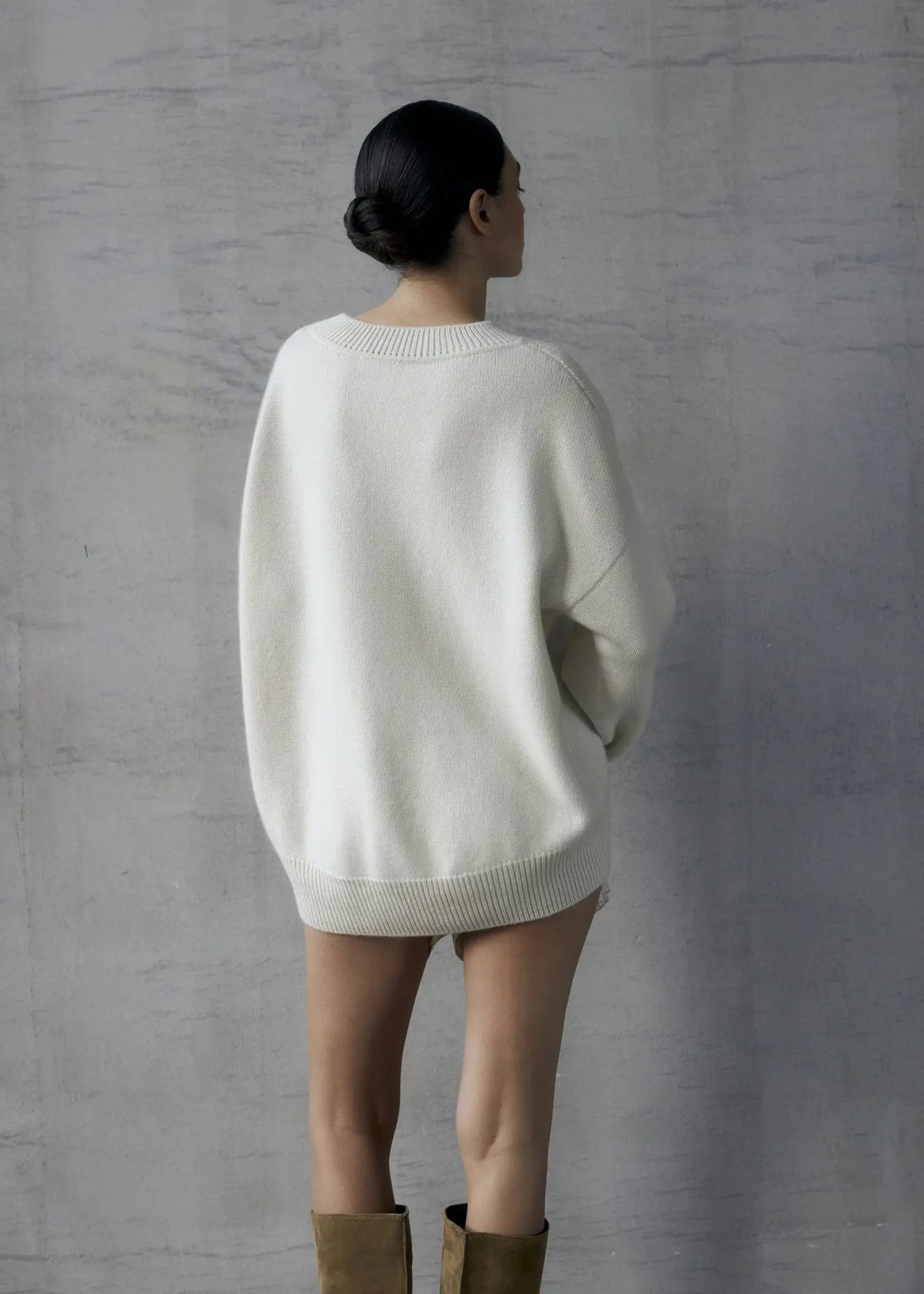ZORIANA Crew-Neck Cashmere Sweater in White NiSO