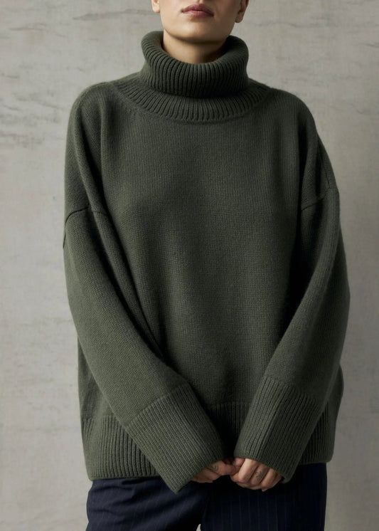 ZORIANA Turtle-Neck Cashmere Sweater in Dark Green NiSO