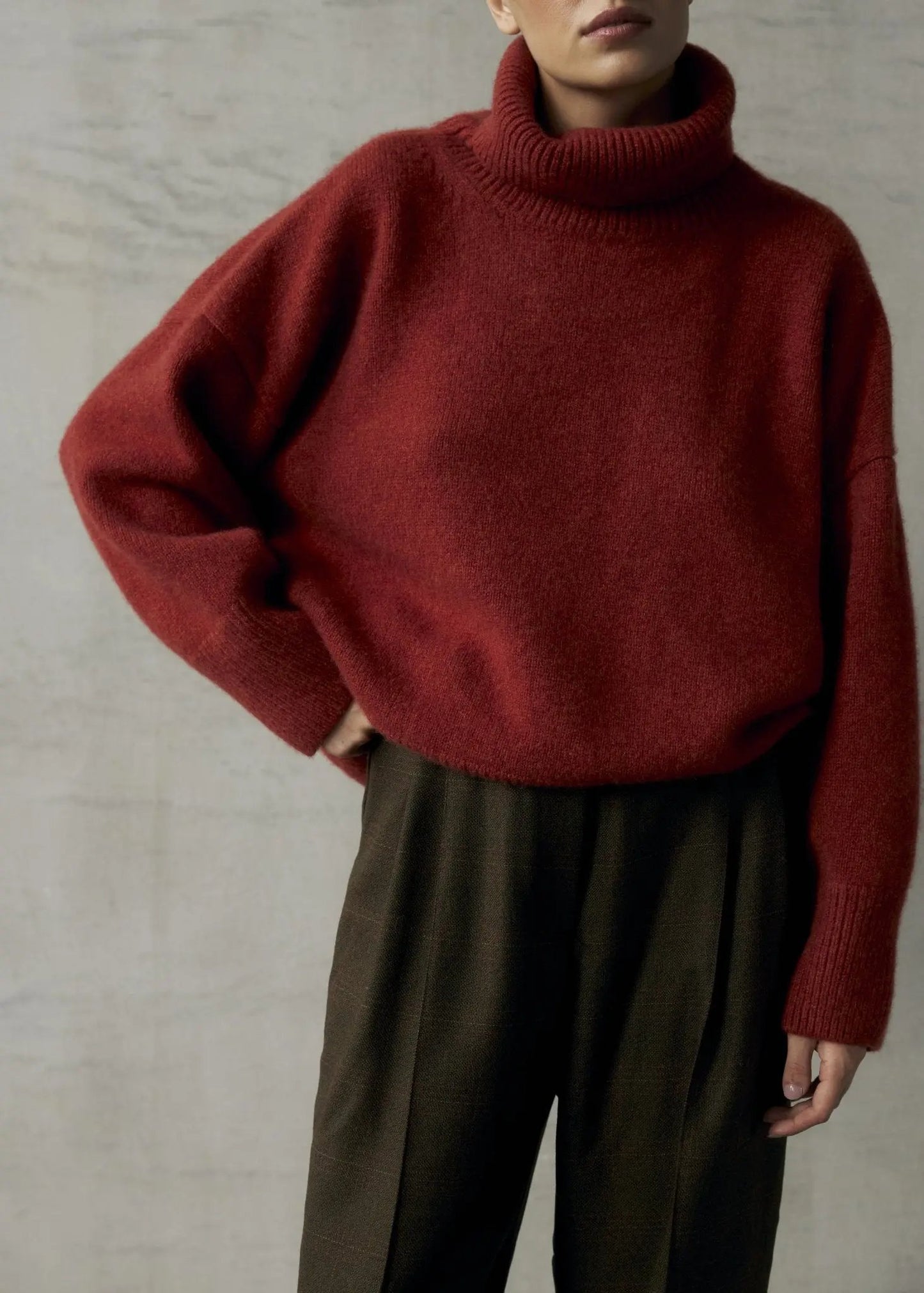 ZORIANA Turtle-Neck Cashmere Sweater in Dark Orange NiSO
