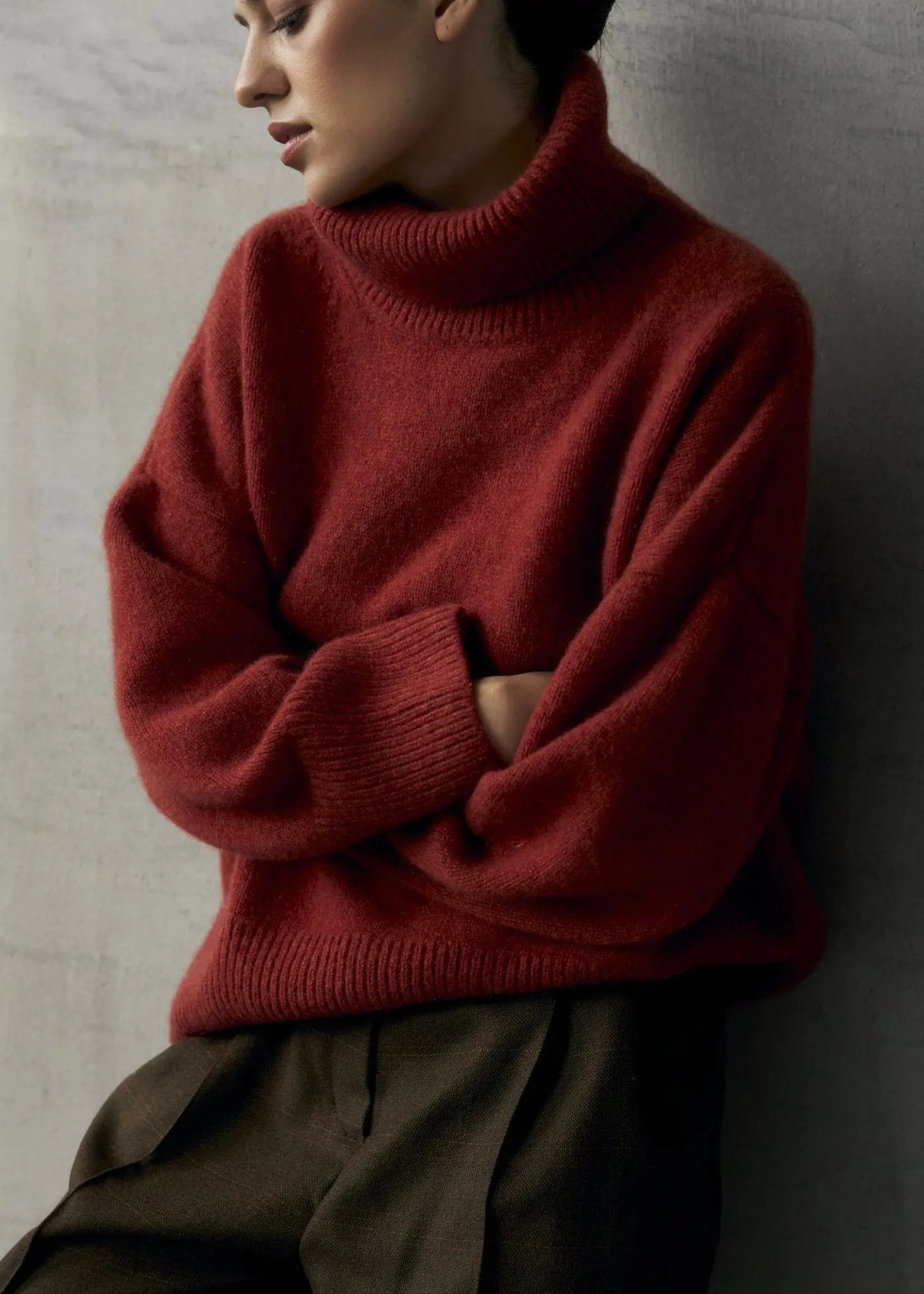 ZORIANA Turtle-Neck Cashmere Sweater in Dark Orange NiSO