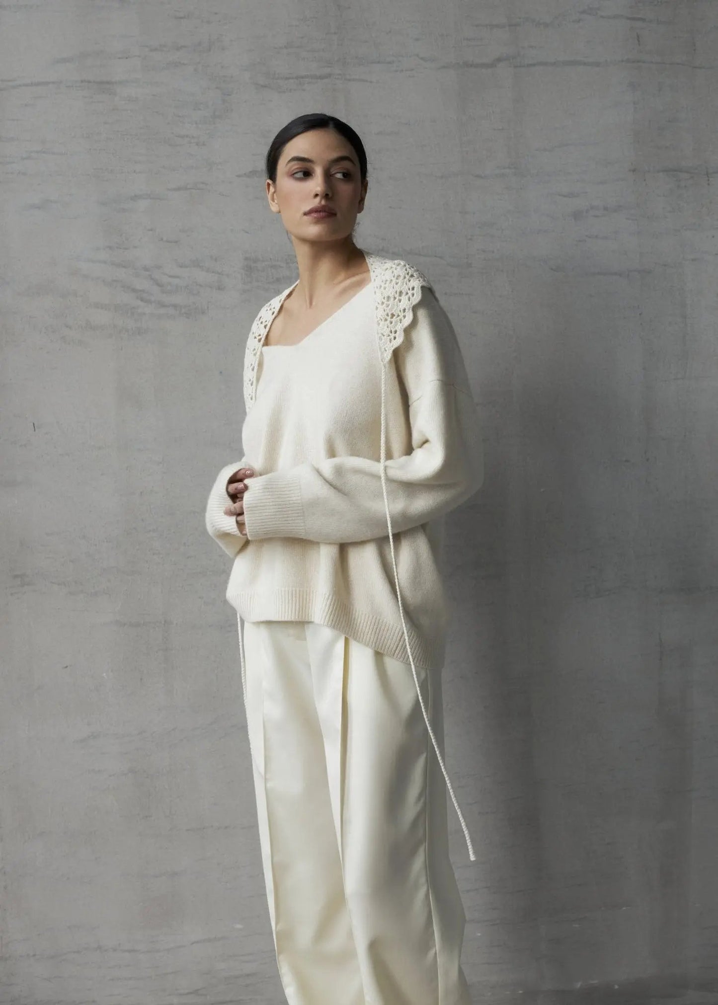 ZHADANA V-Neck Cashmere Sweater in White NiSO