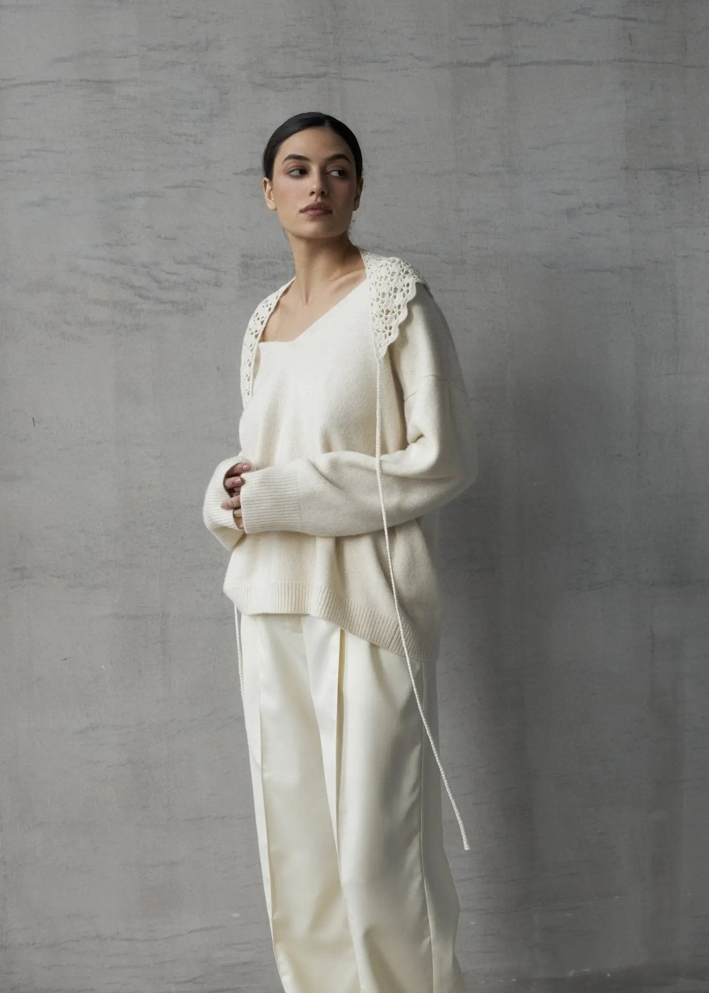 ZHADANA V-Neck Cashmere Sweater in White NiSO