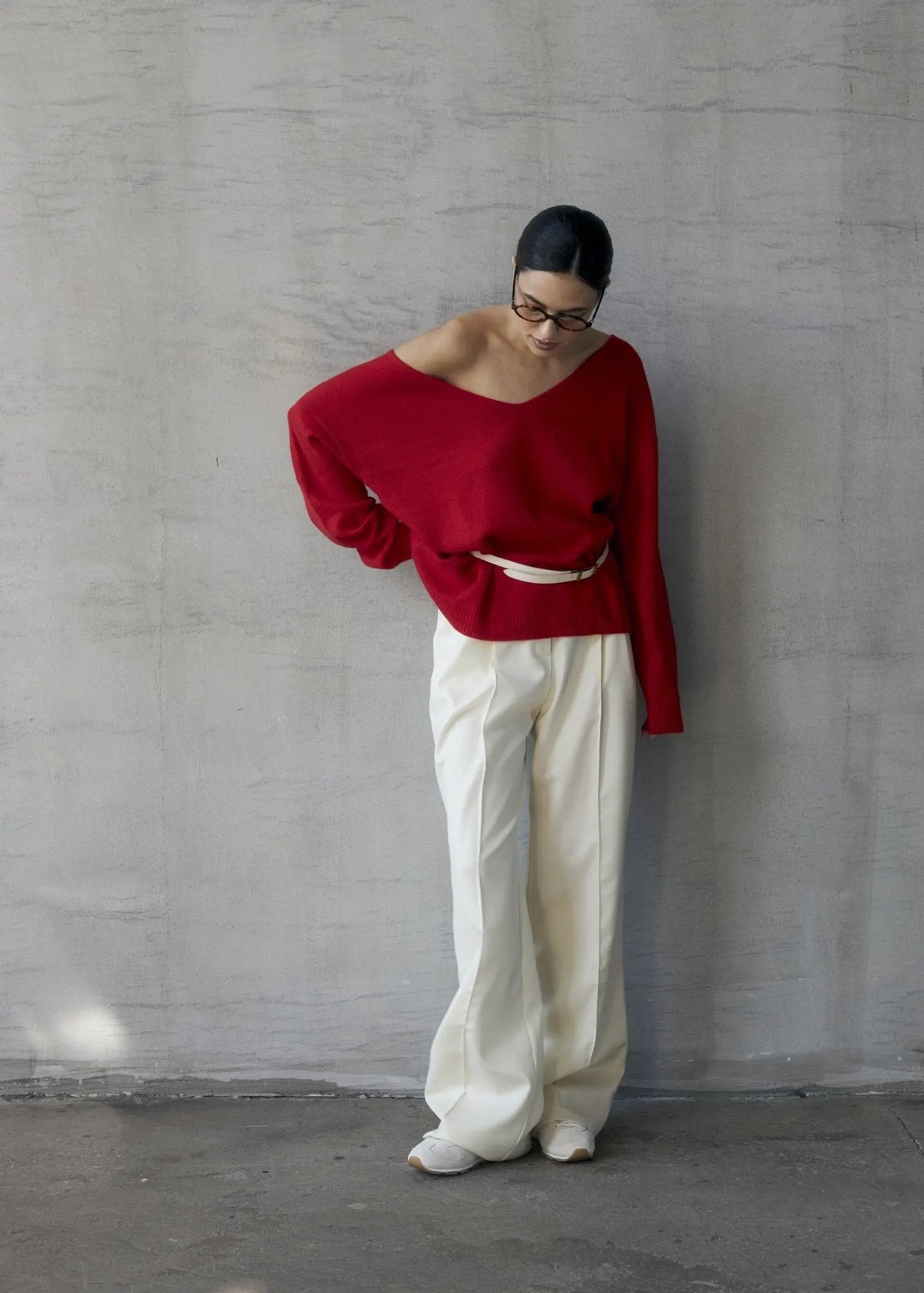 ZHADANA V-Neck Cashmere Sweater in Red NiSO