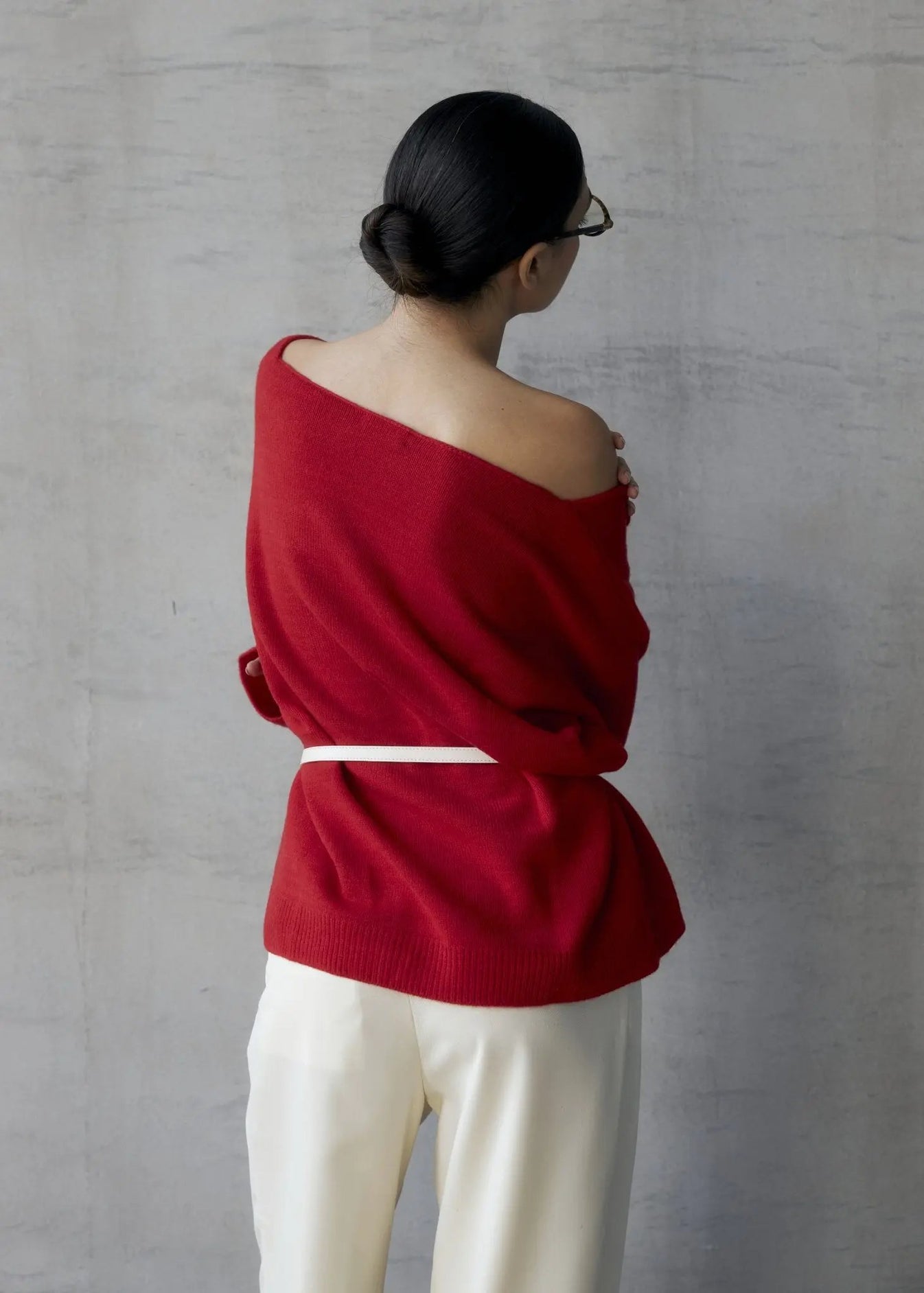 ZHADANA V-Neck Cashmere Sweater in Red NiSO