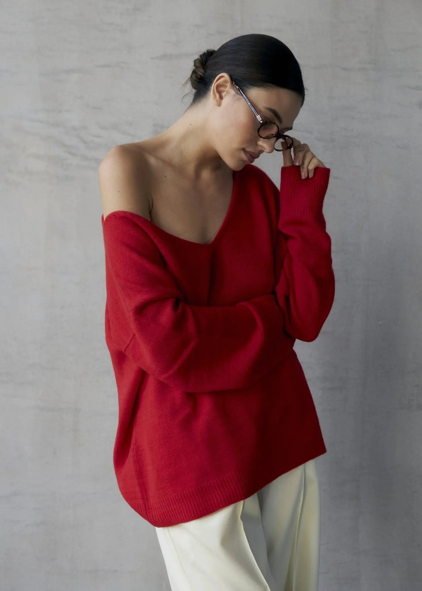 ZHADANA V-Neck Cashmere Sweater in Red NiSO