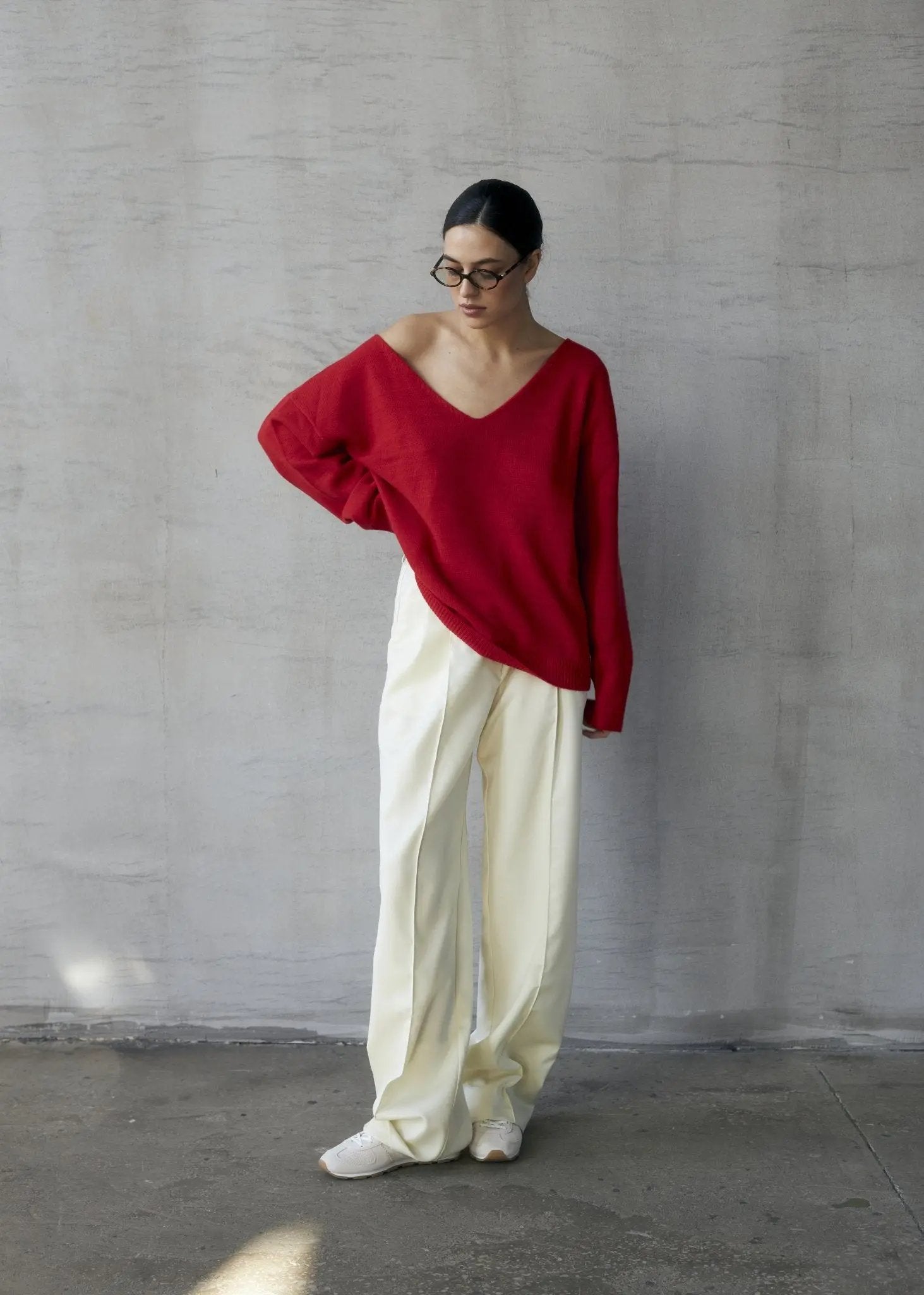 ZHADANA V-Neck Cashmere Sweater in Red NiSO