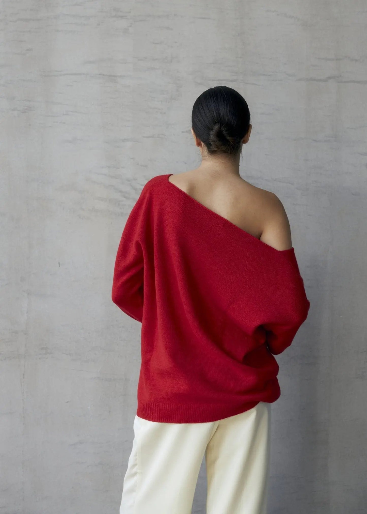 ZHADANA V-Neck Cashmere Sweater in Red NiSO