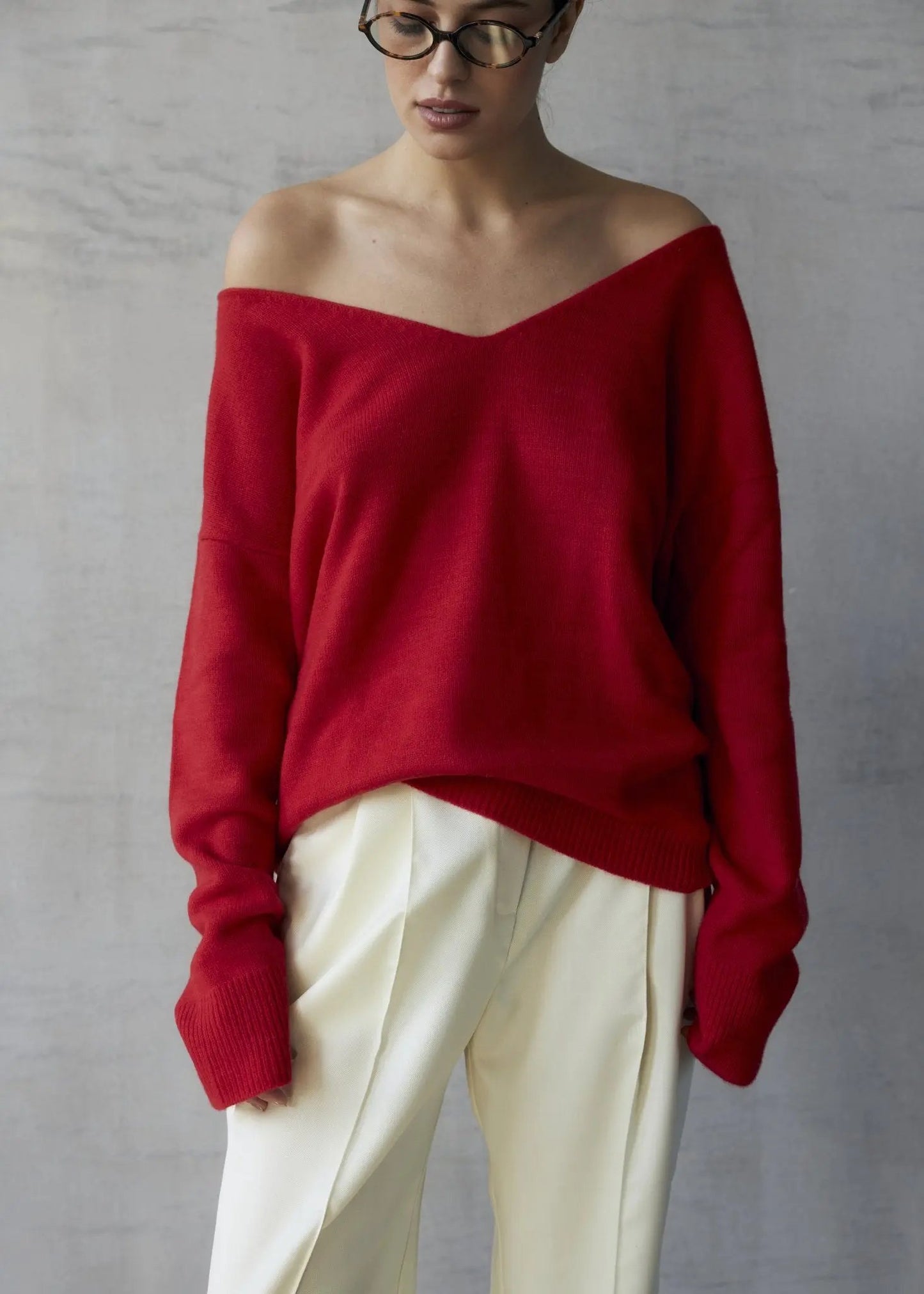 ZHADANA V-Neck Cashmere Sweater in Red NiSO