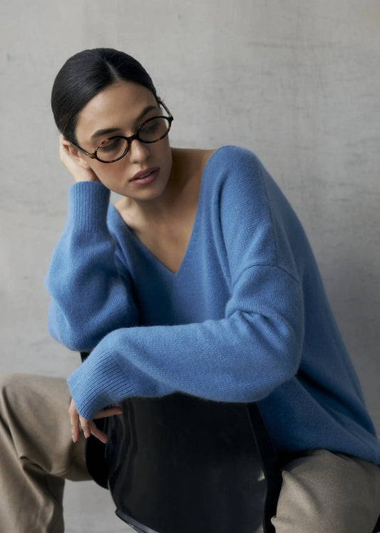 ZHADANA V-Neck Cashmere Sweater in Bright Blue NiSO
