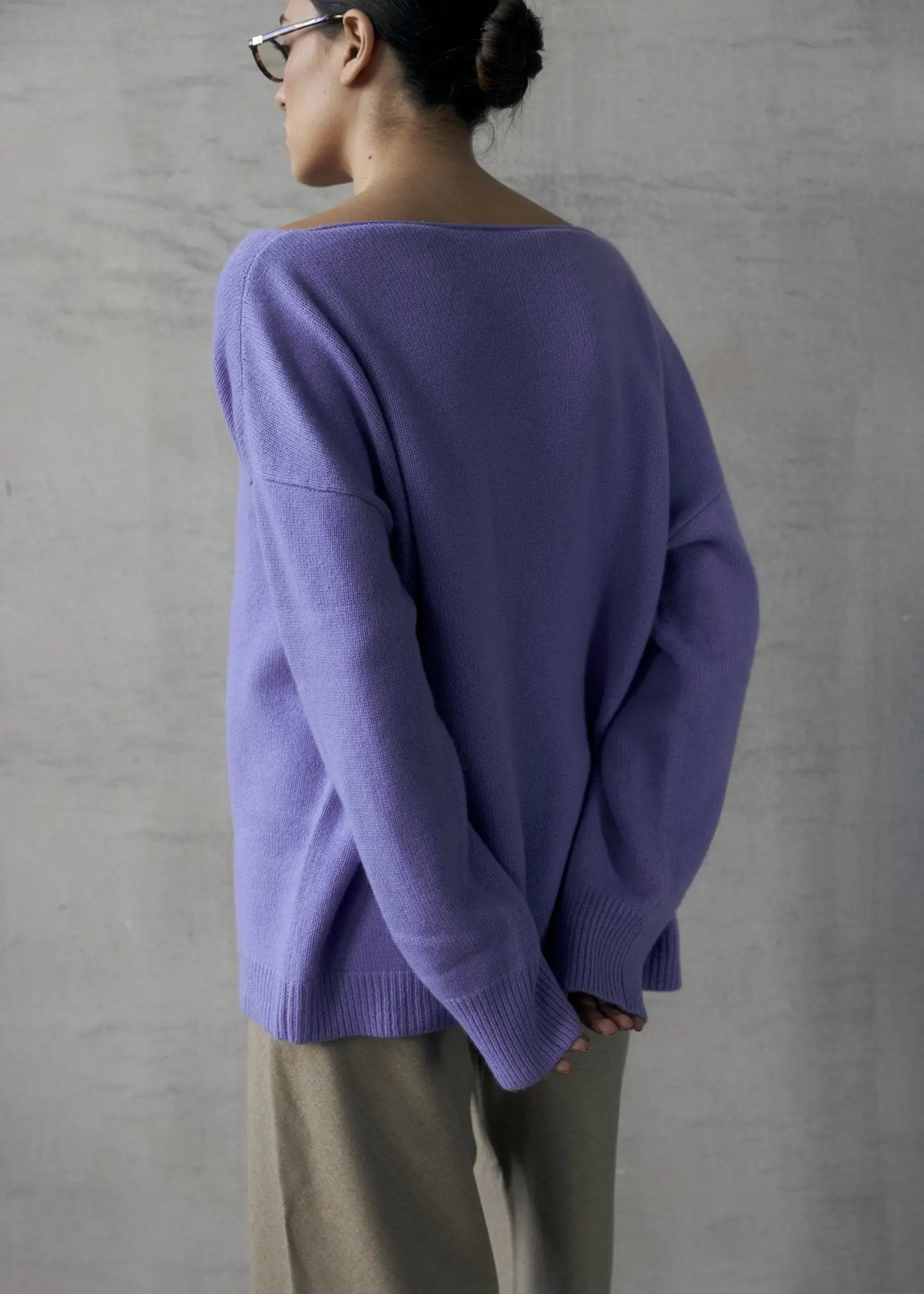 ZHADANA V-Neck Cashmere Sweater in Lavender NiSO