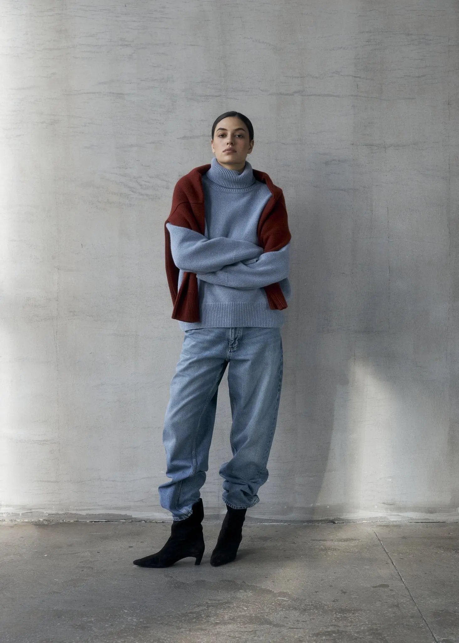 ZORIANA Turtle-Neck Cashmere Sweater in Jeans Blue NiSO