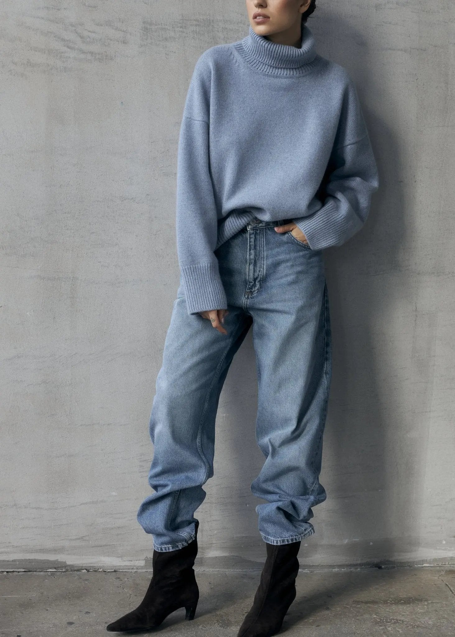 ZORIANA Turtle-Neck Cashmere Sweater in Jeans Blue NiSO