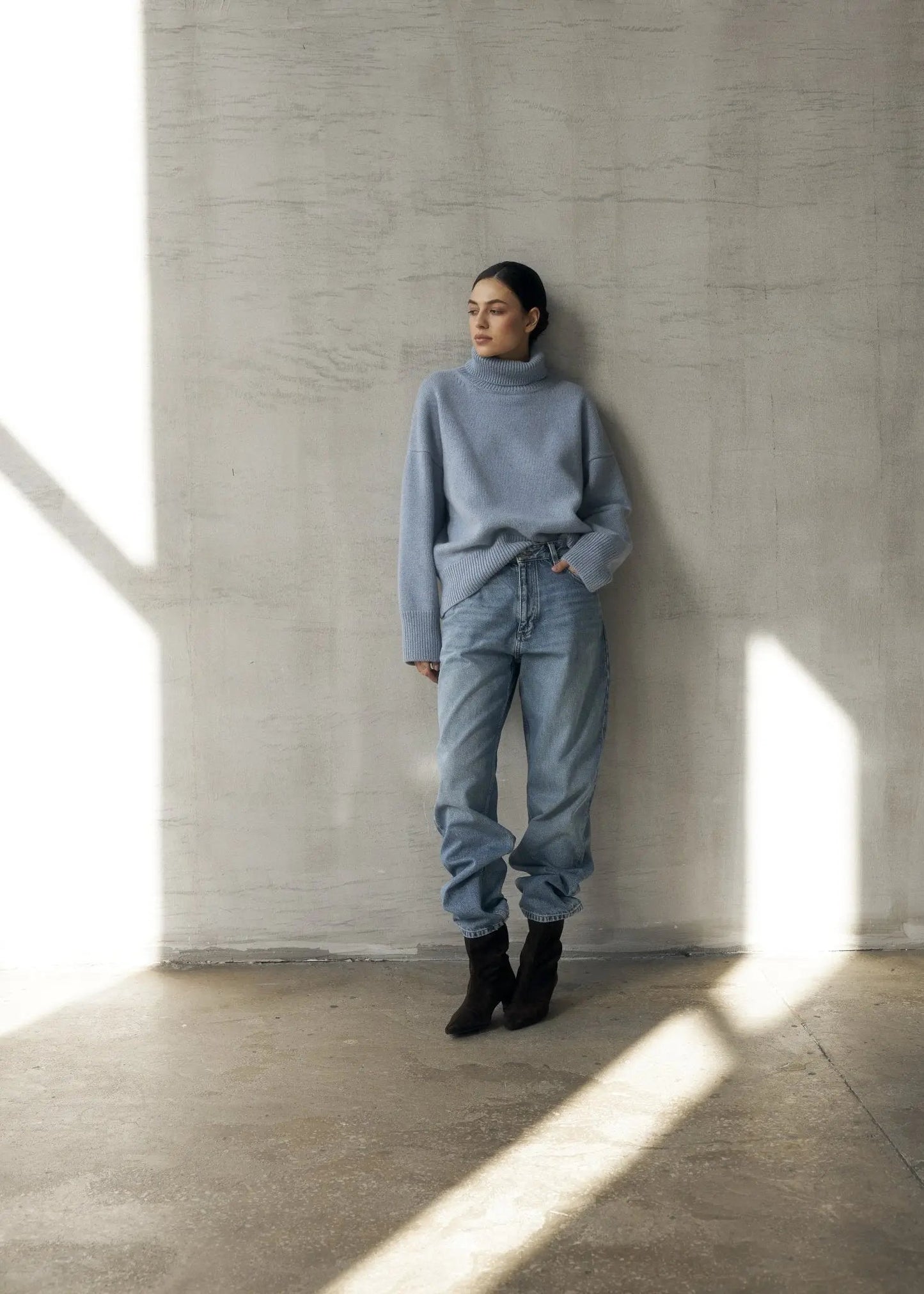 ZORIANA Turtle-Neck Cashmere Sweater in Jeans Blue NiSO