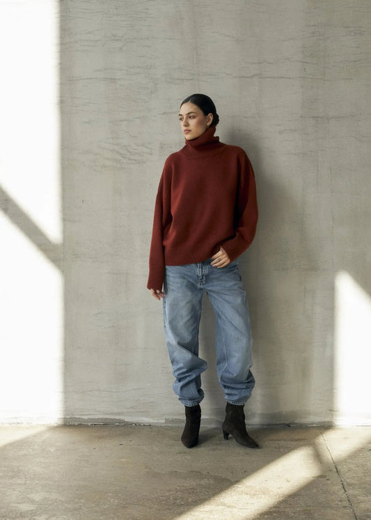 ZORIANA Turtle-Neck Cashmere Sweater in Terracotta NiSO