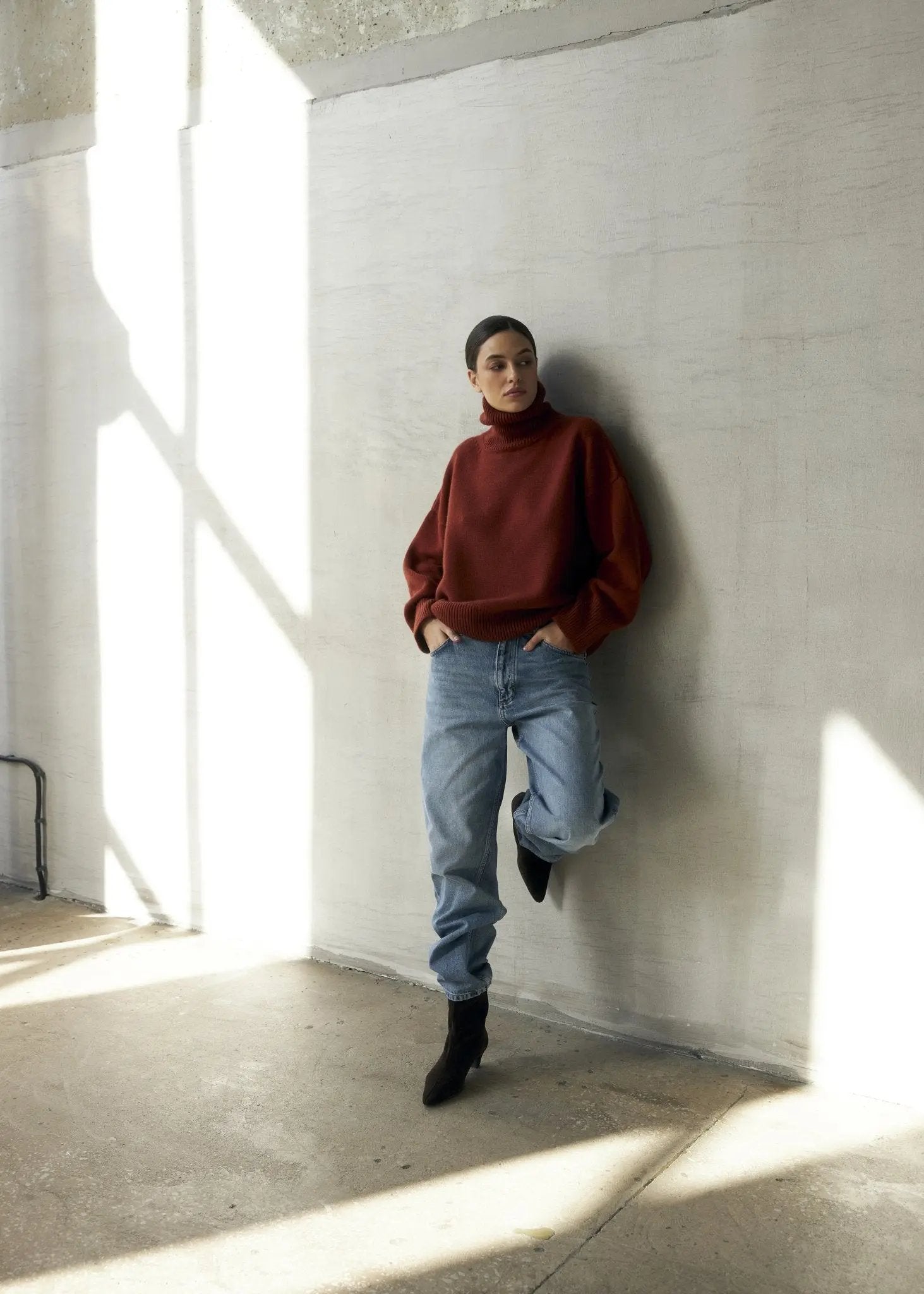 ZORIANA Turtle-Neck Cashmere Sweater in Terracotta NiSO