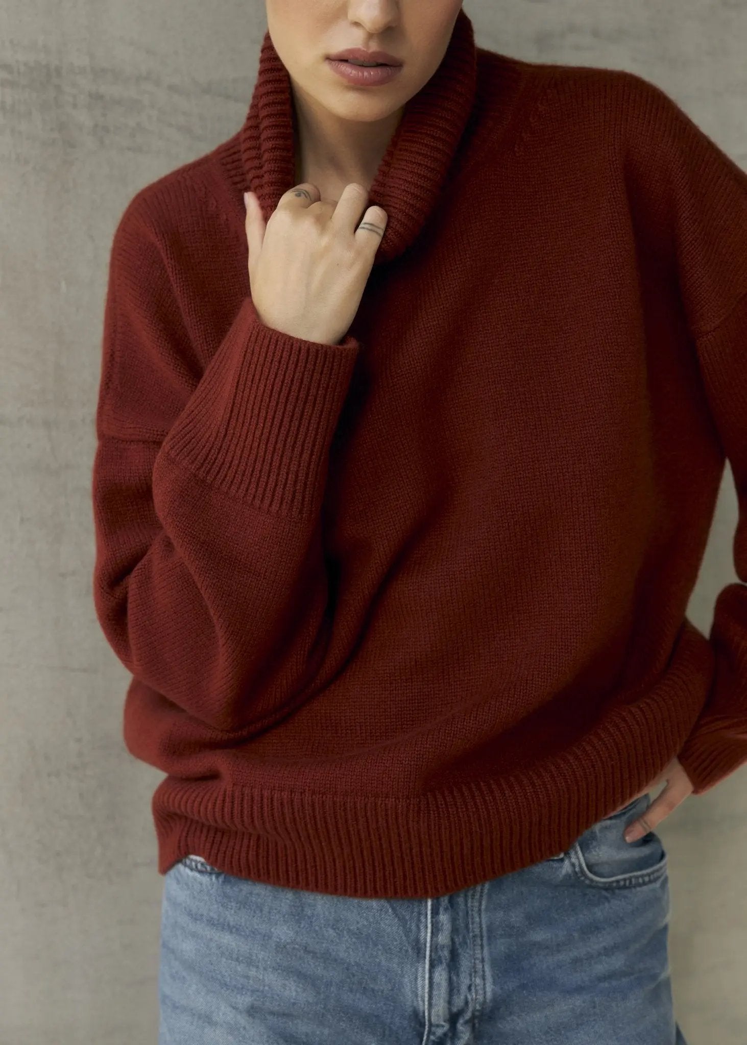 ZORIANA Turtle-Neck Cashmere Sweater in Terracotta NiSO