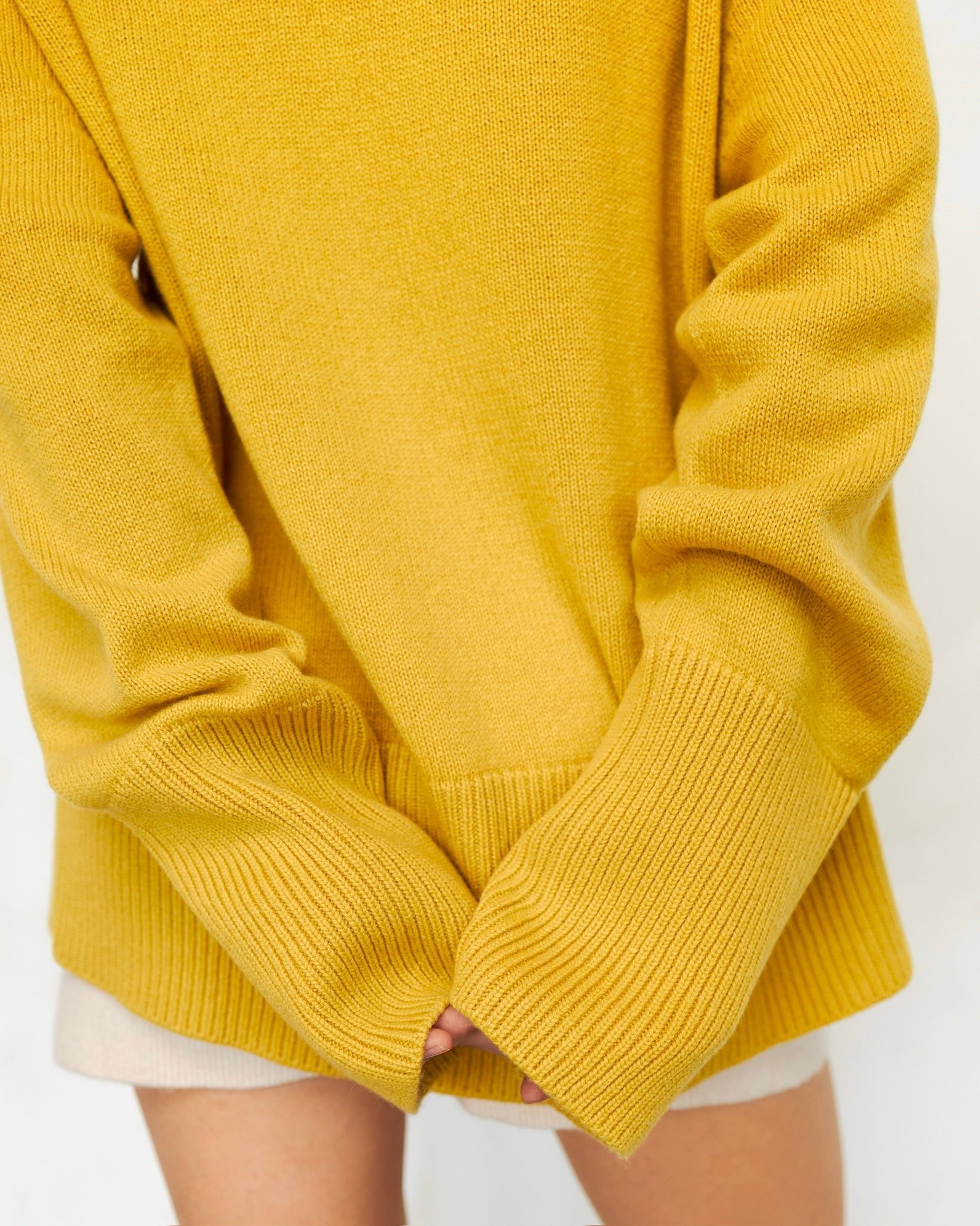 Crew - Neck 100% Cashmere Long Sweater in Yellow - NiSO