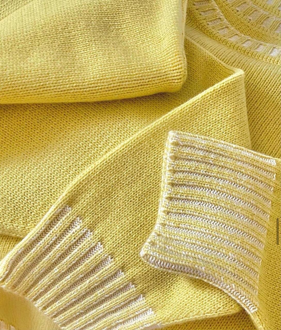 Crew - Neck 100% Cashmere Short Sweater in Yellow - NiSO