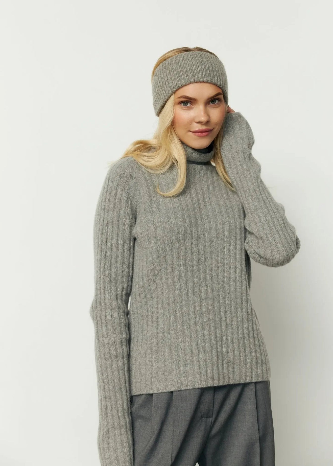 Cashmere Headband in Gray - NiSO