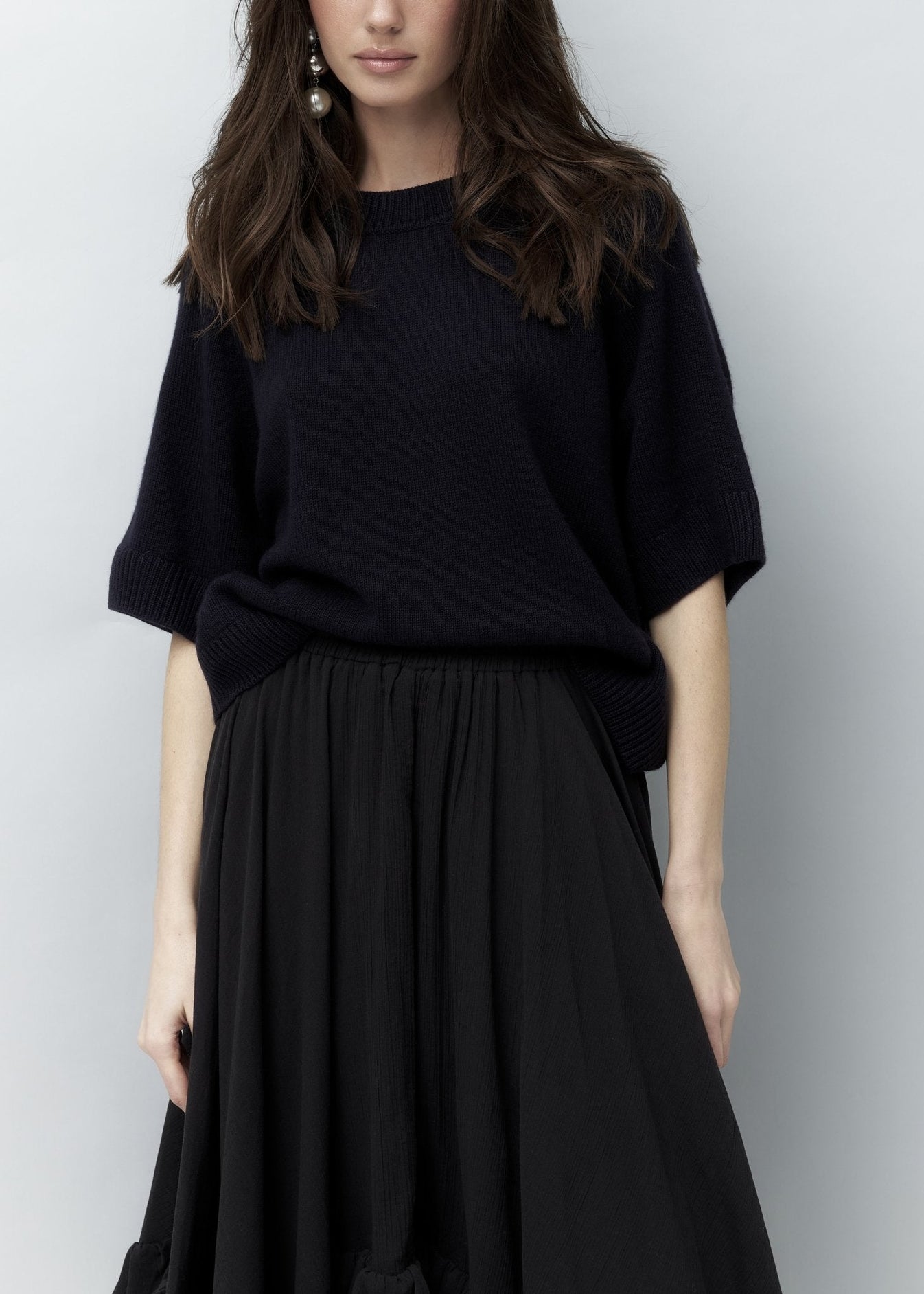 Lightweight Cashmere T-Shirt in Black NiSO